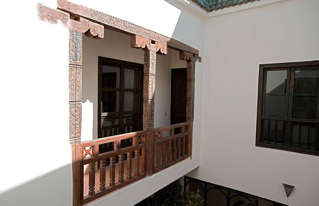 Riad Le J