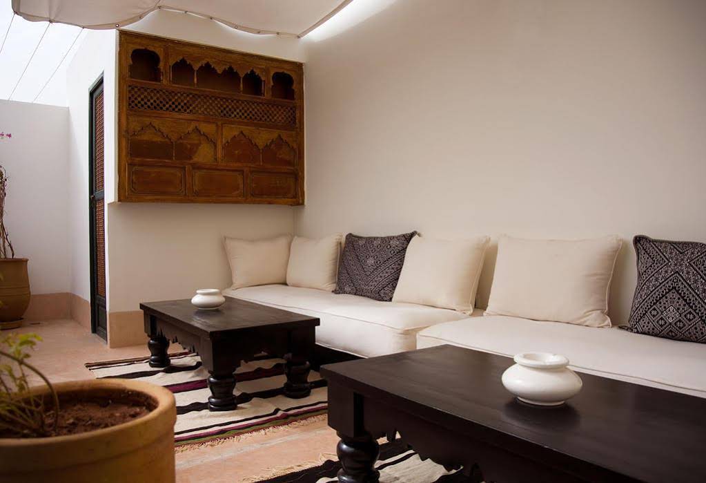 Riad Le J
