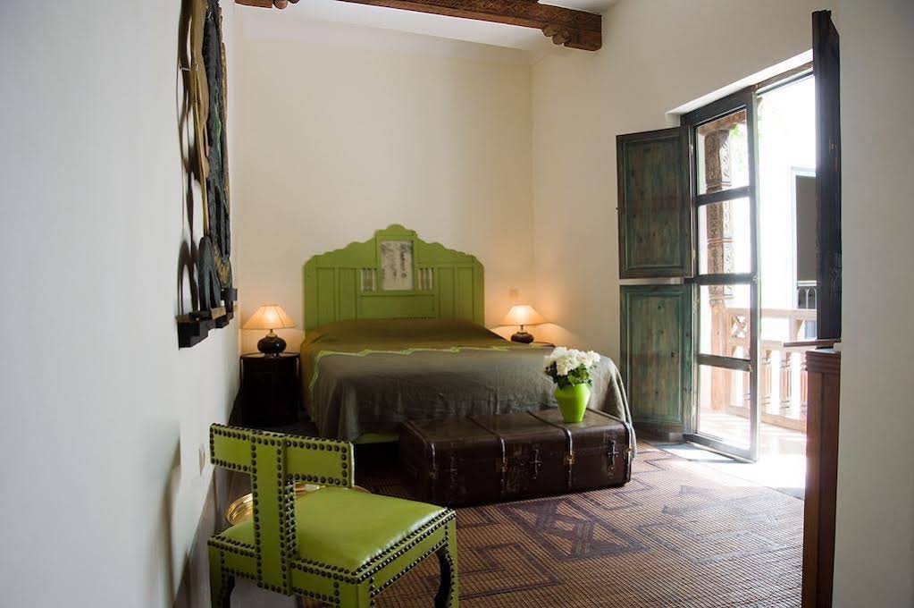 Riad Le J