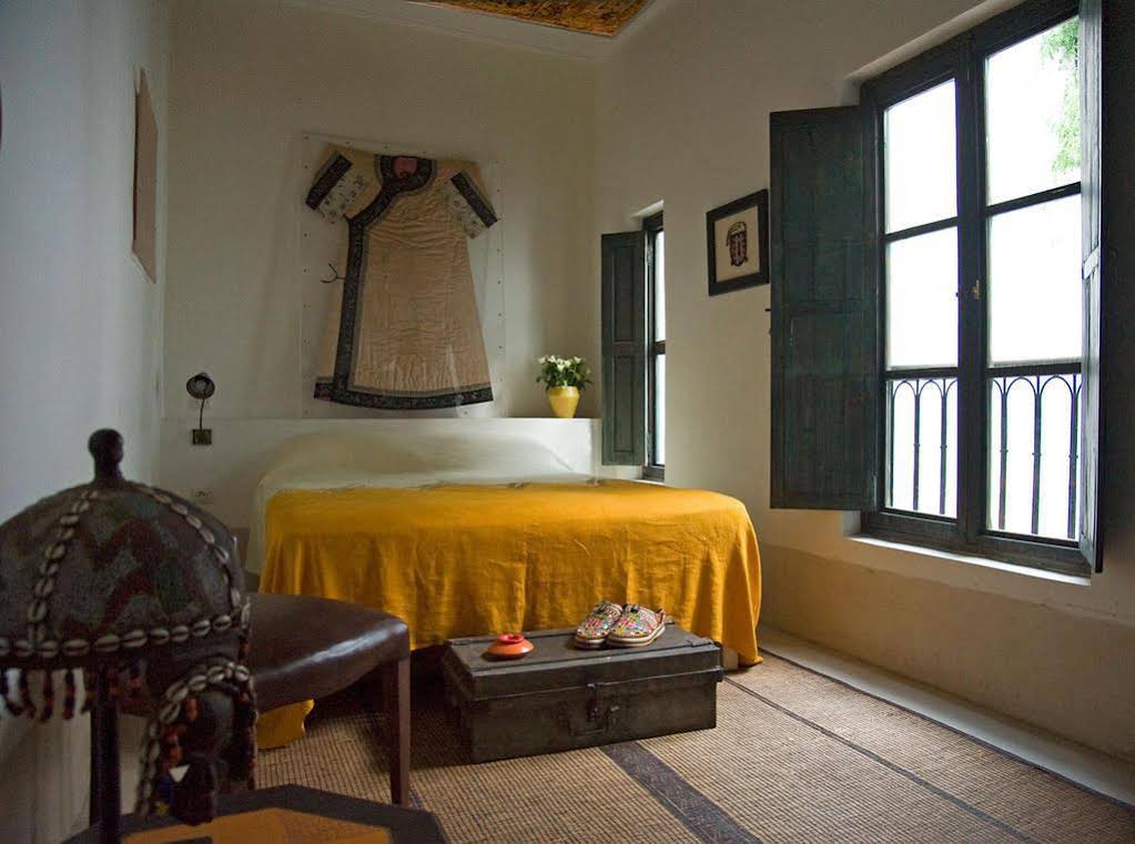 Riad Le J