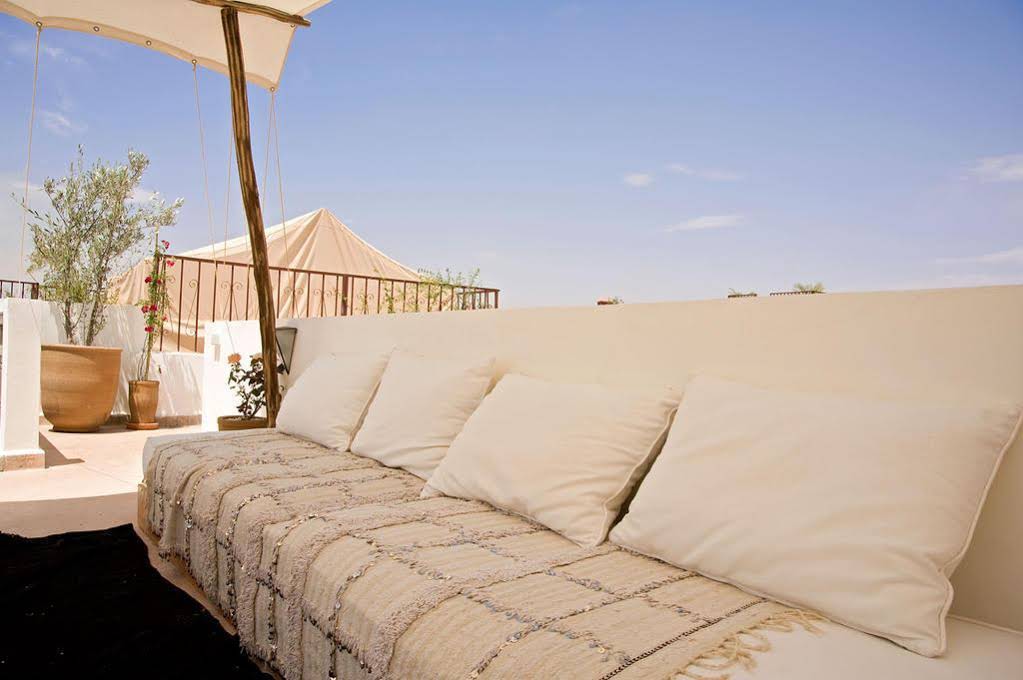 Riad Le J