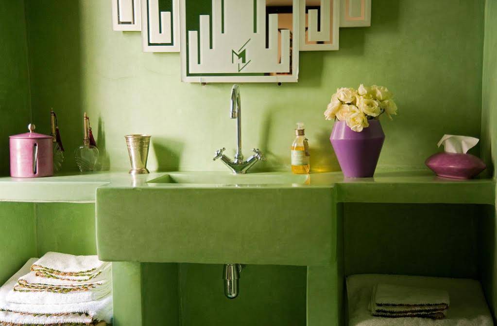 Riad Le J