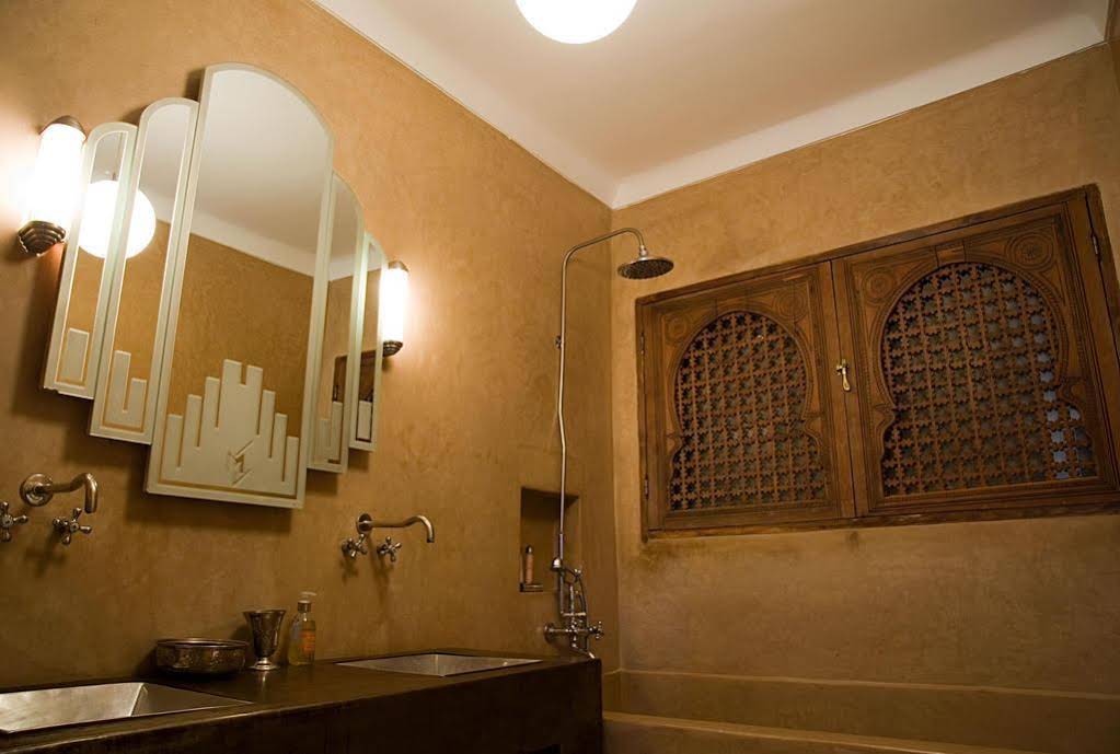 Riad Le J