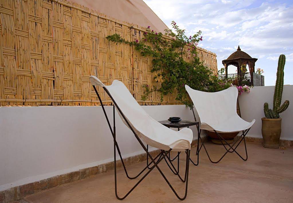 Riad Le J