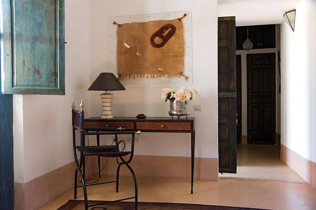 Riad Le J