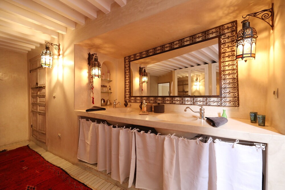 Riad Les Hirondelles Boutique Hotel