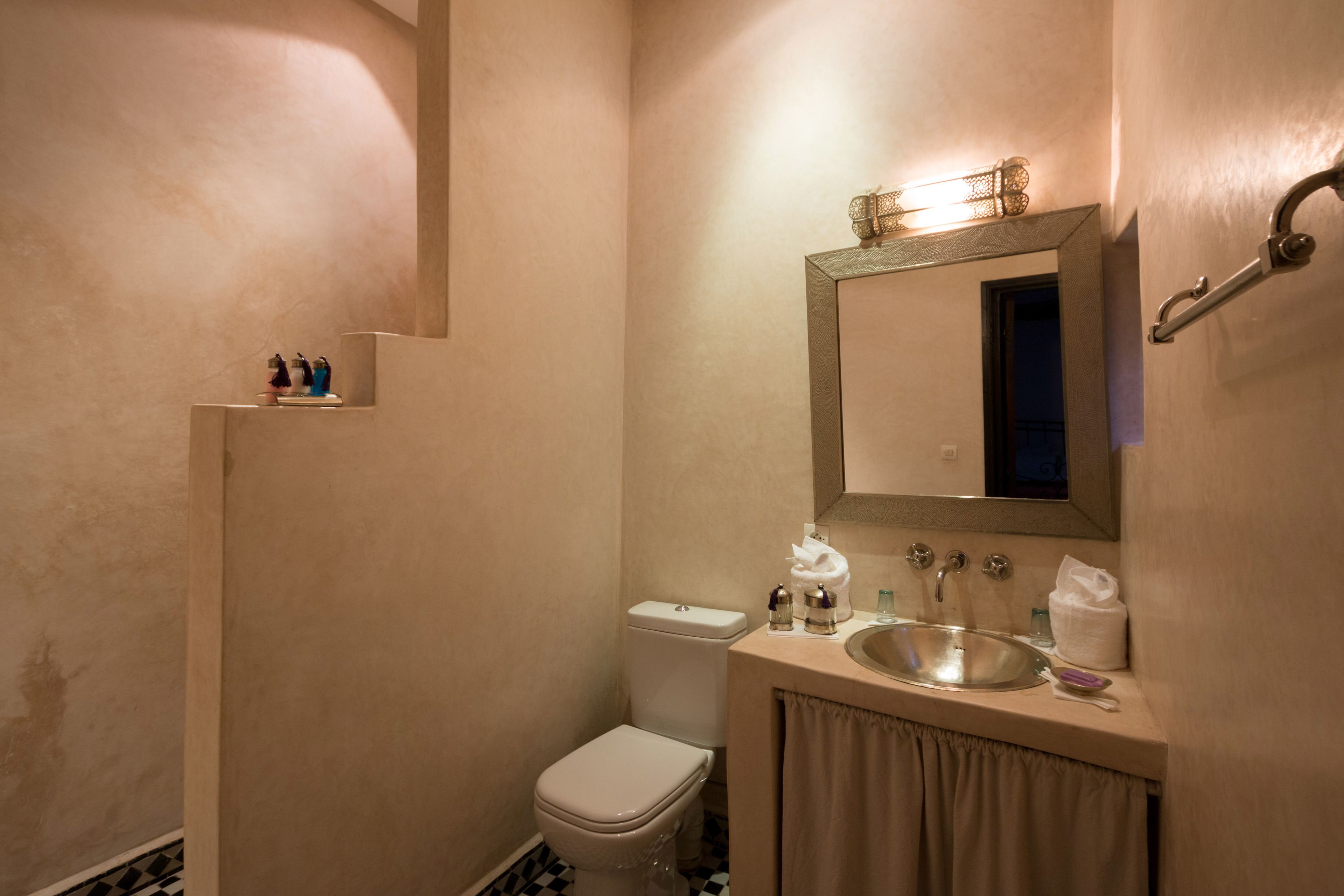 Riad Lhena