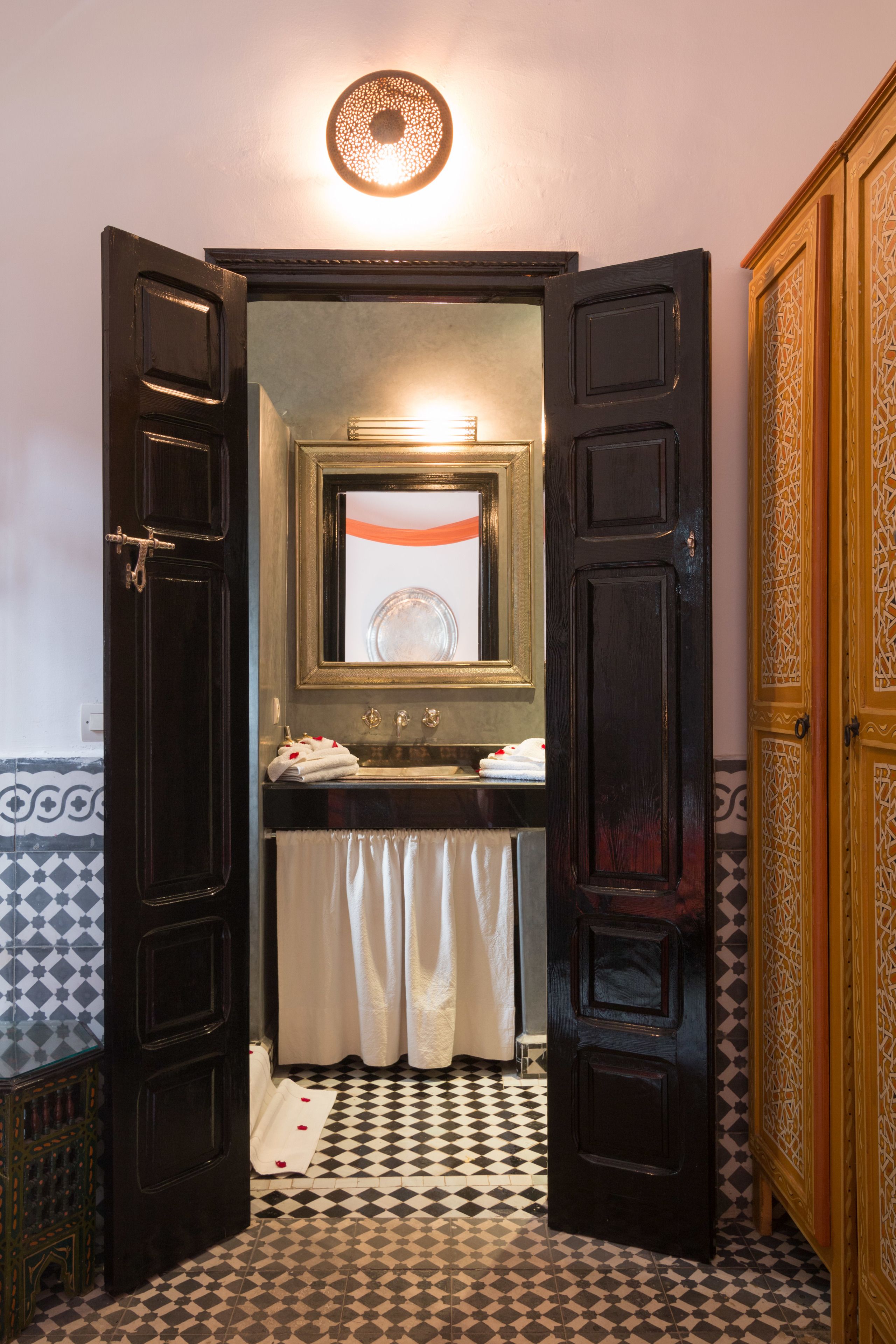 Riad Lhena