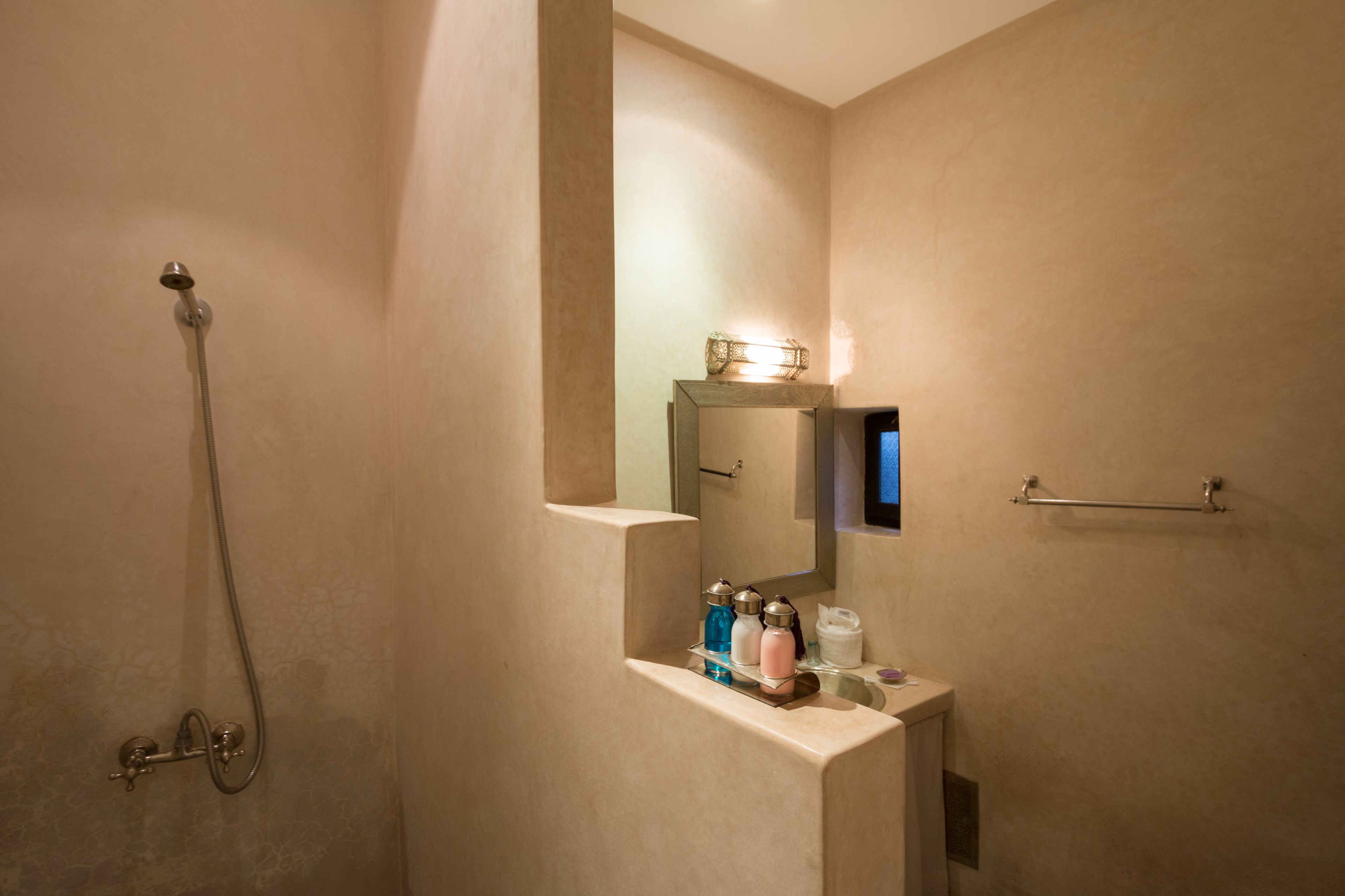 Riad Lhena