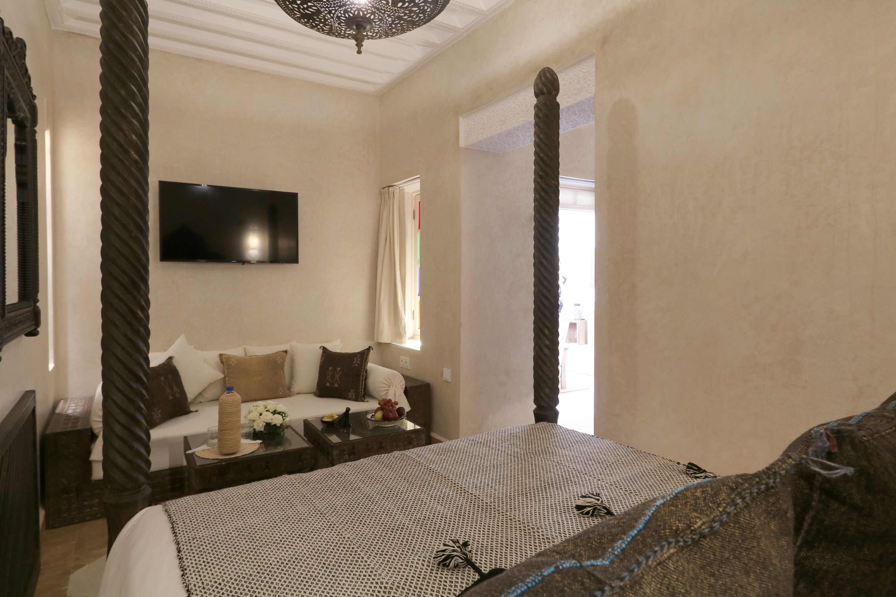 Riad Wazani Square & SPA