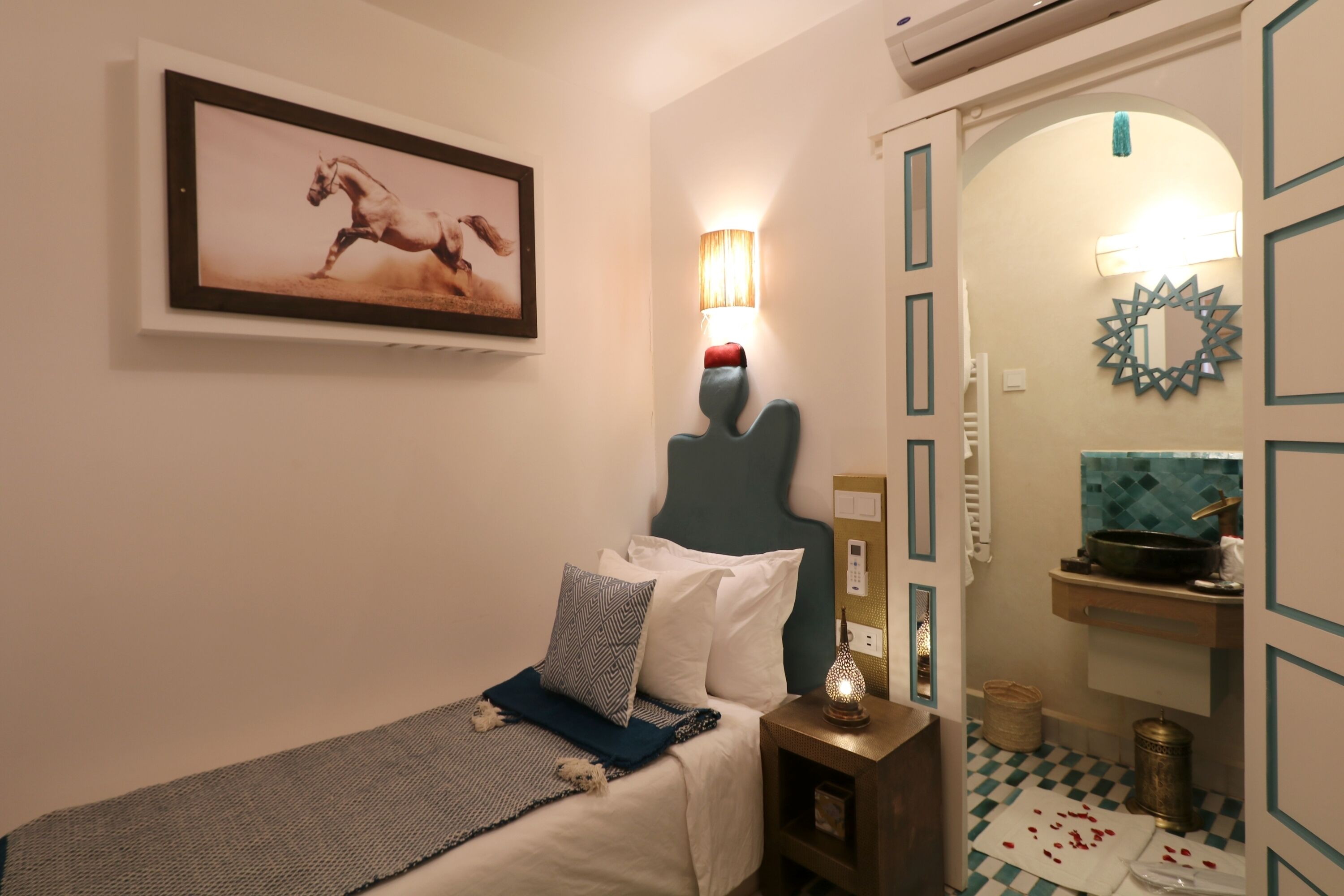 Riad Wazani Square & SPA