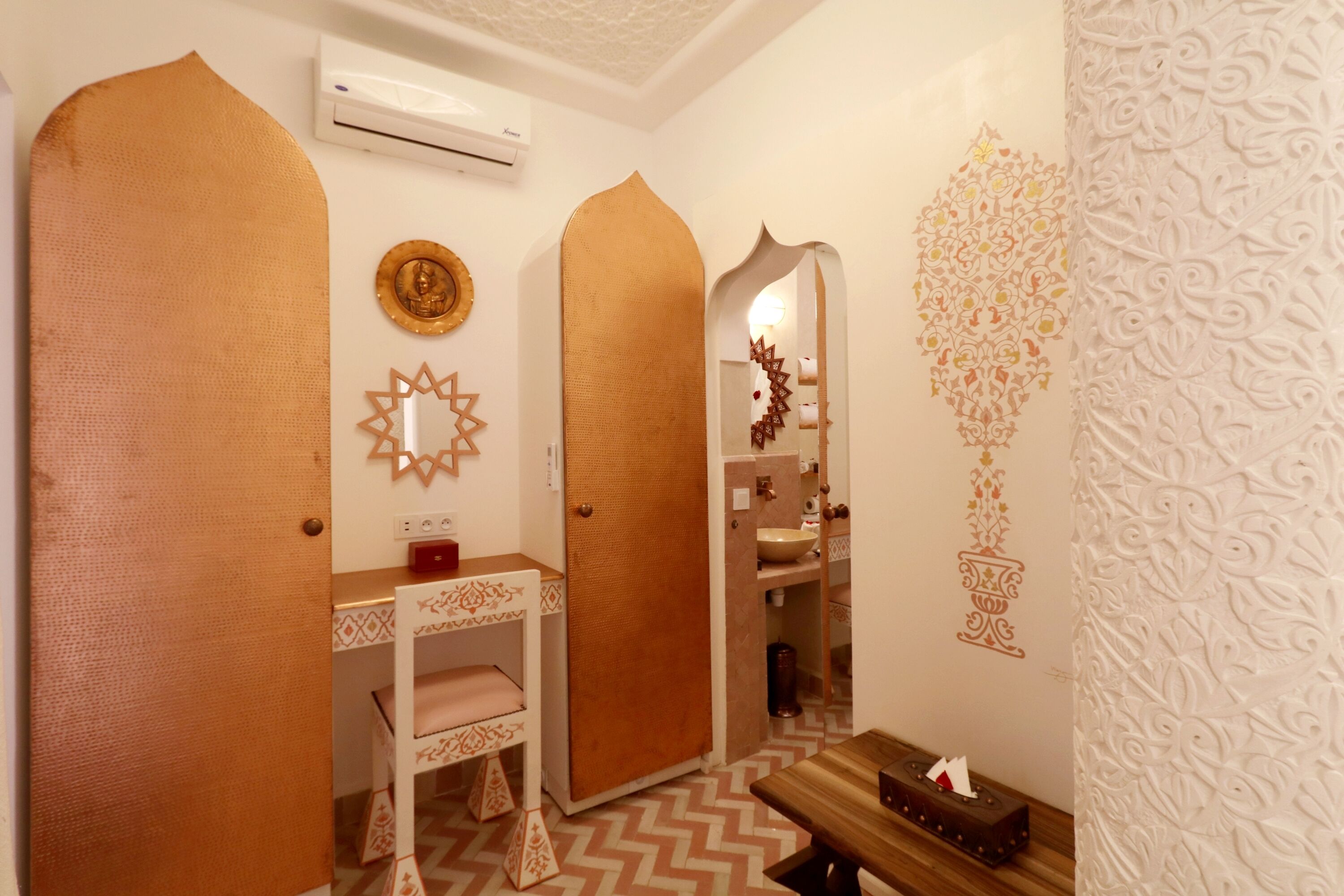 Riad Wazani Square & SPA