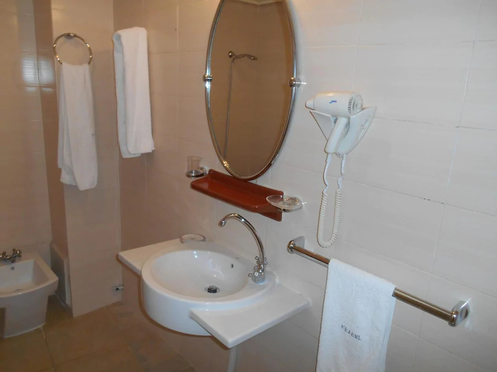 Hotel Babel