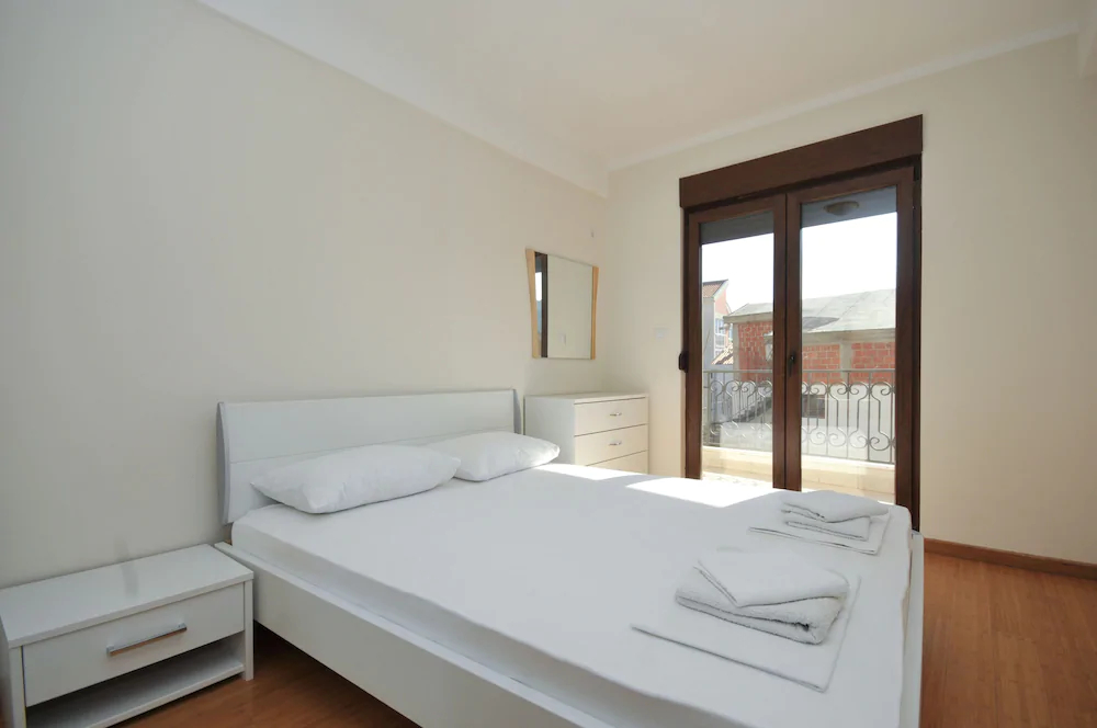 Apartments Maini