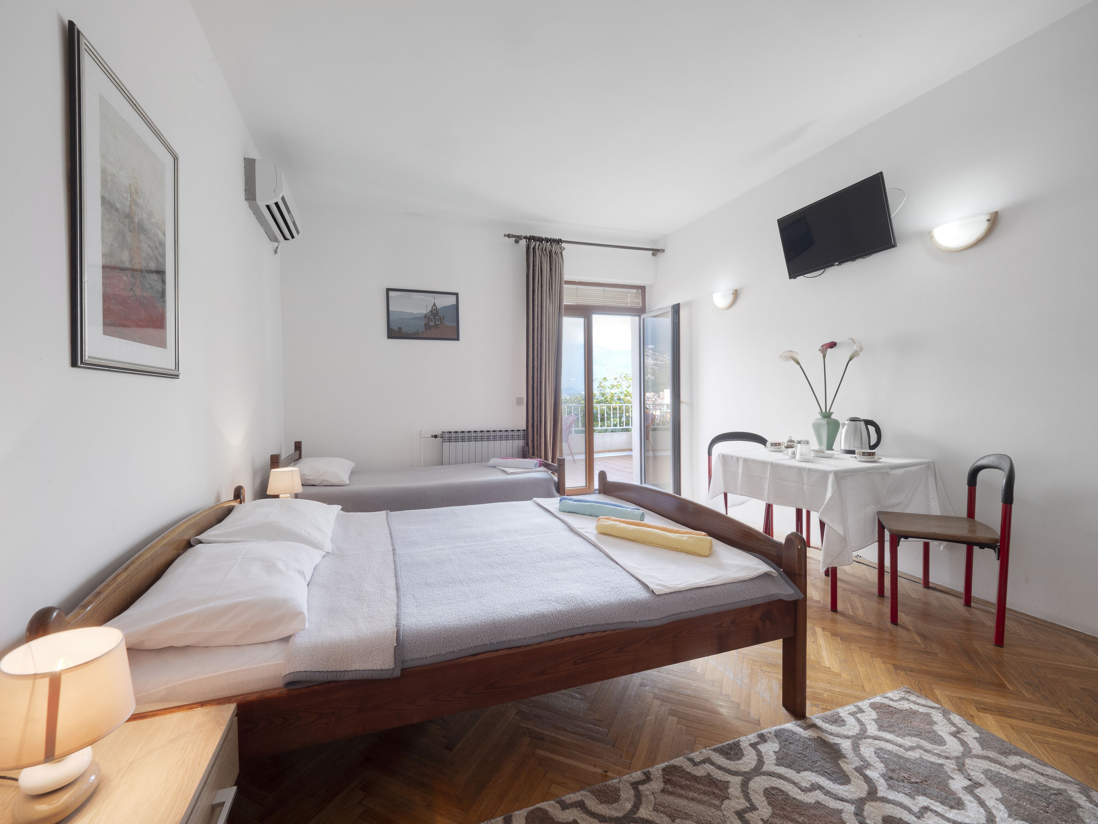 Guest House Madra
