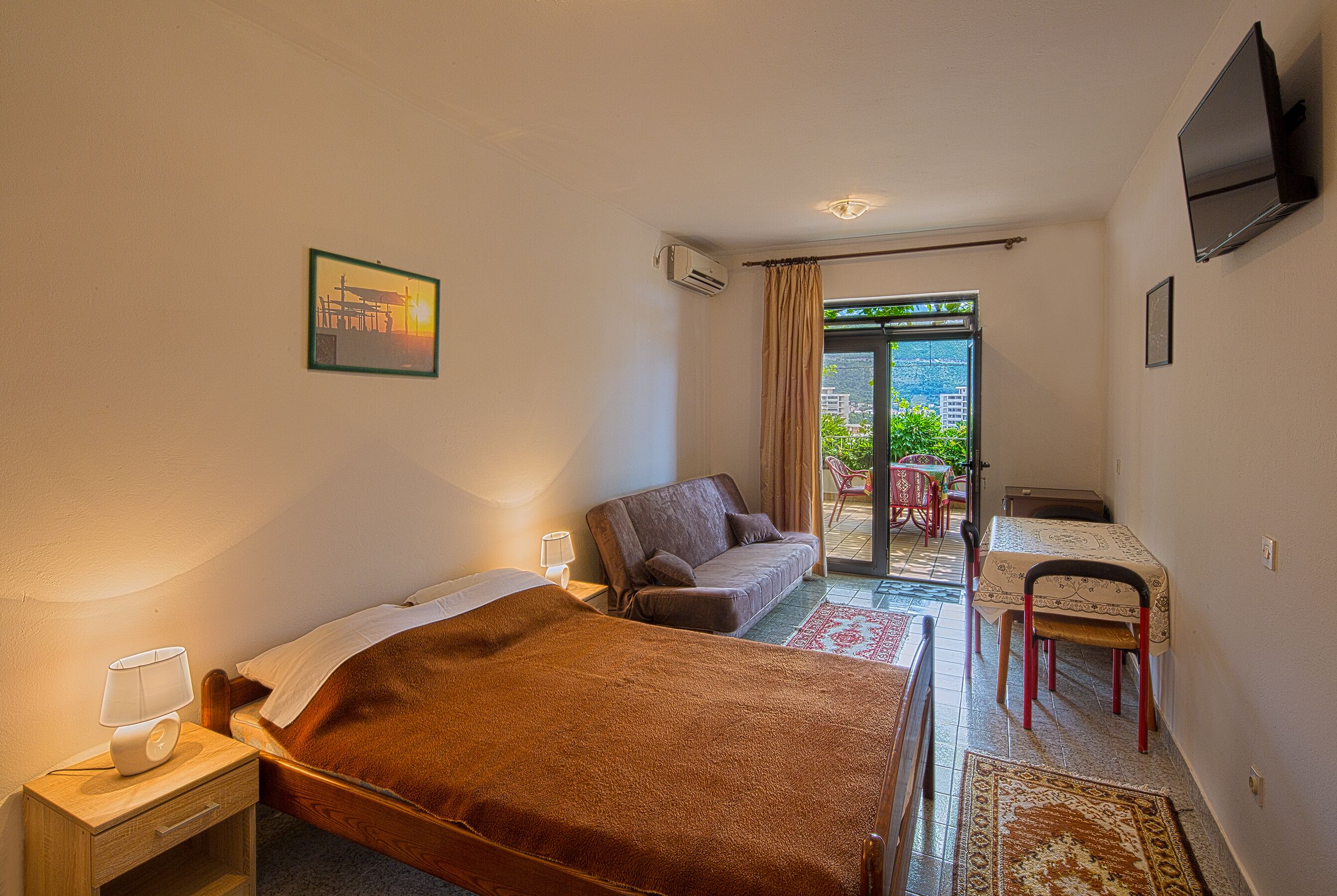 Guest House Madra