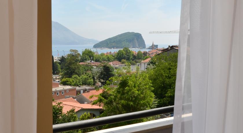 Hotel Atina