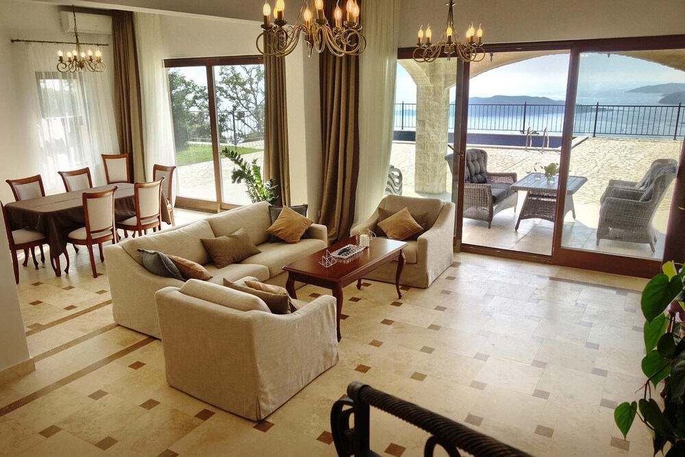 Oak Leaf Residences