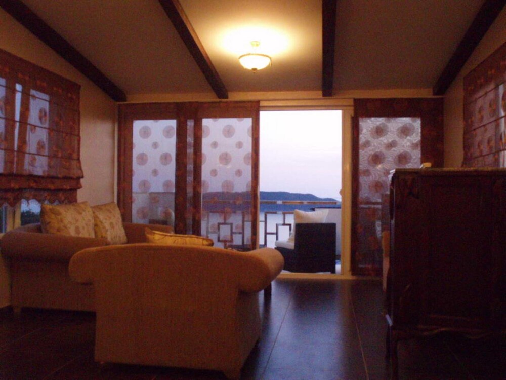 Verena Holiday Home