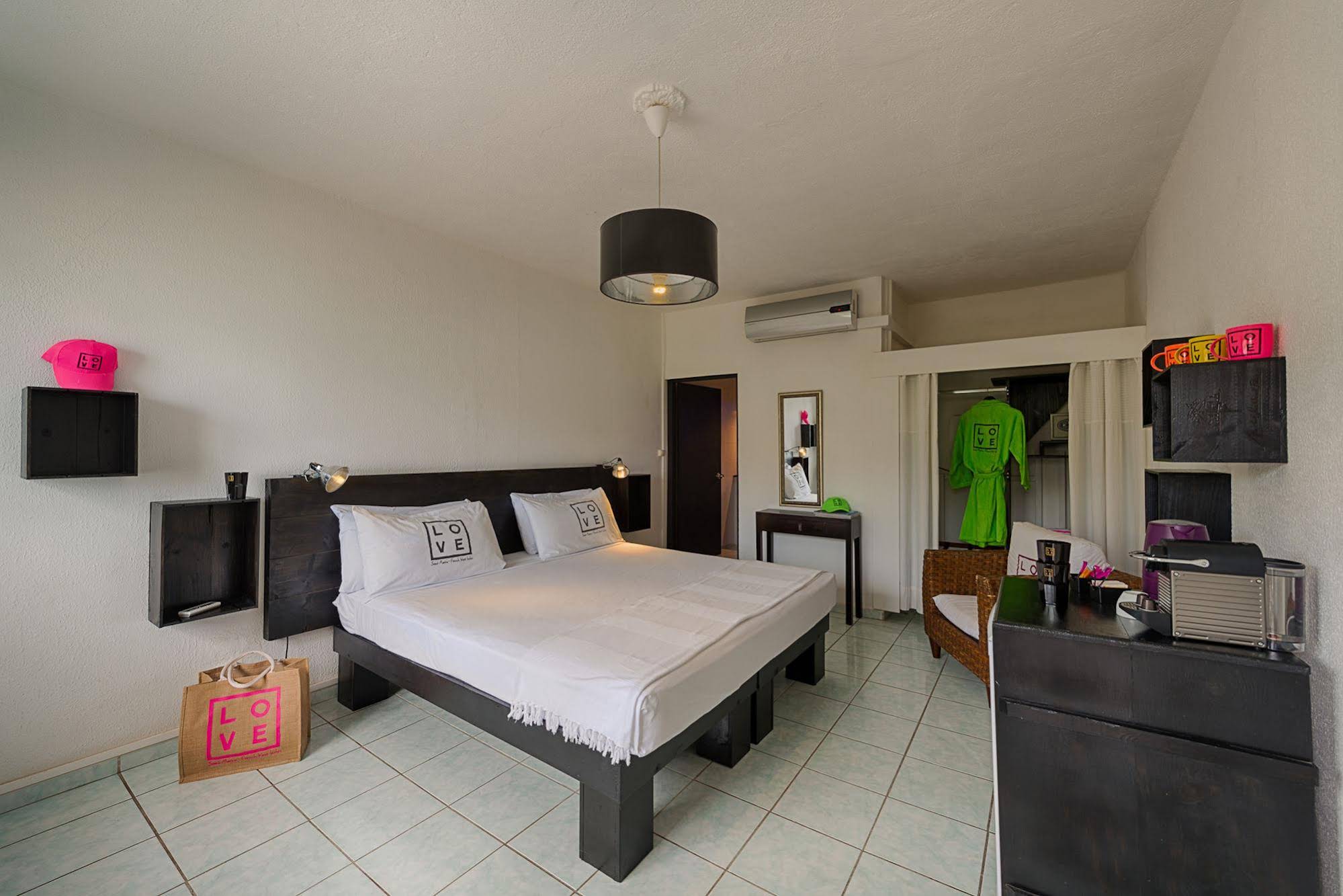 Love Hotel