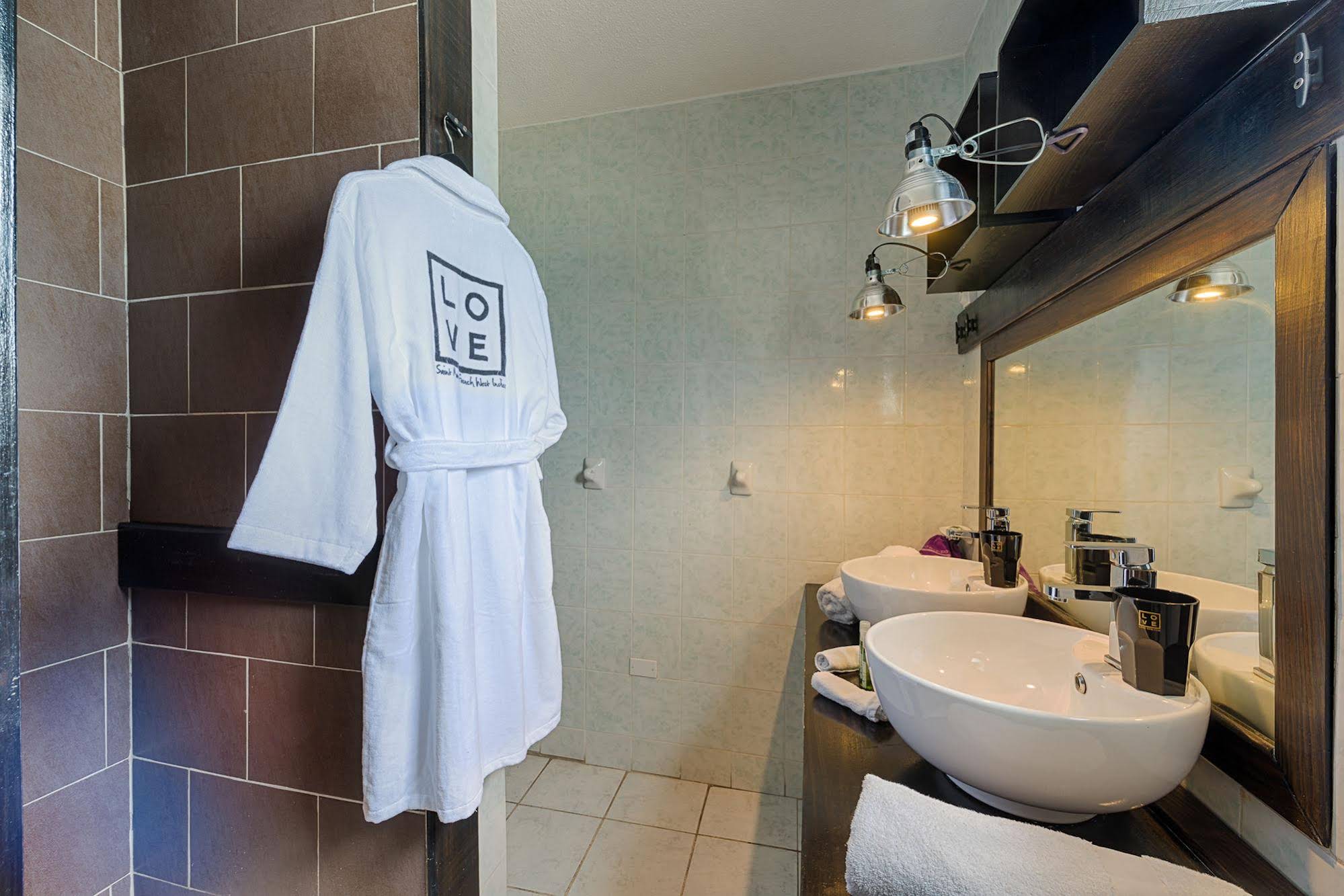 Love Hotel