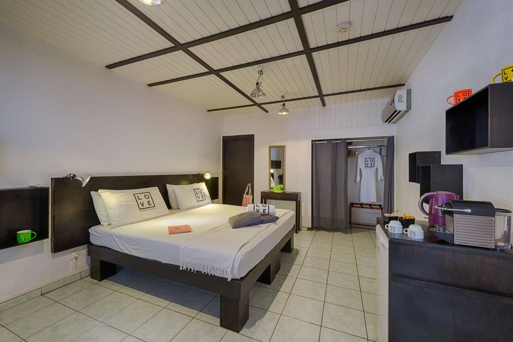 Love Hotel