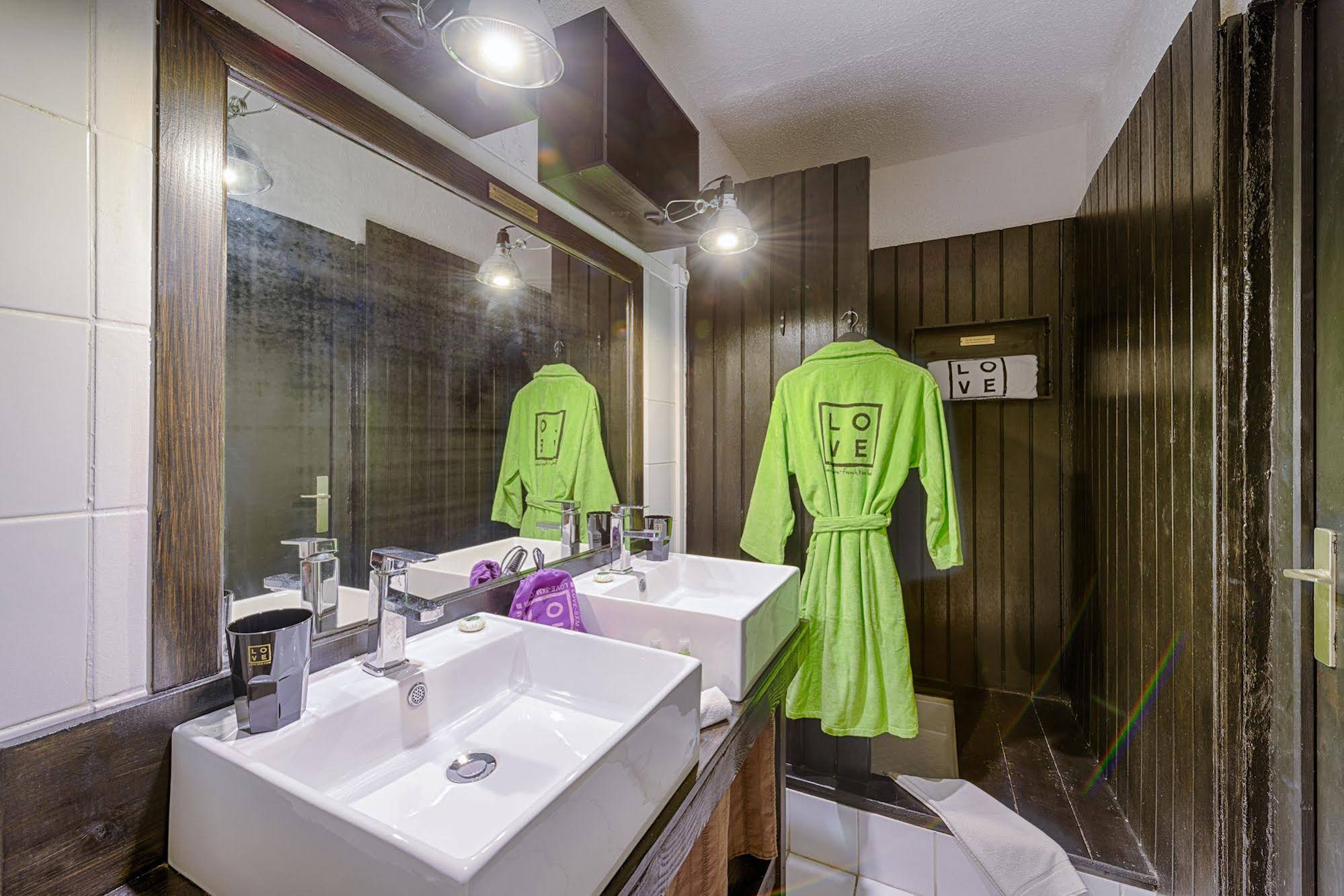 Love Hotel