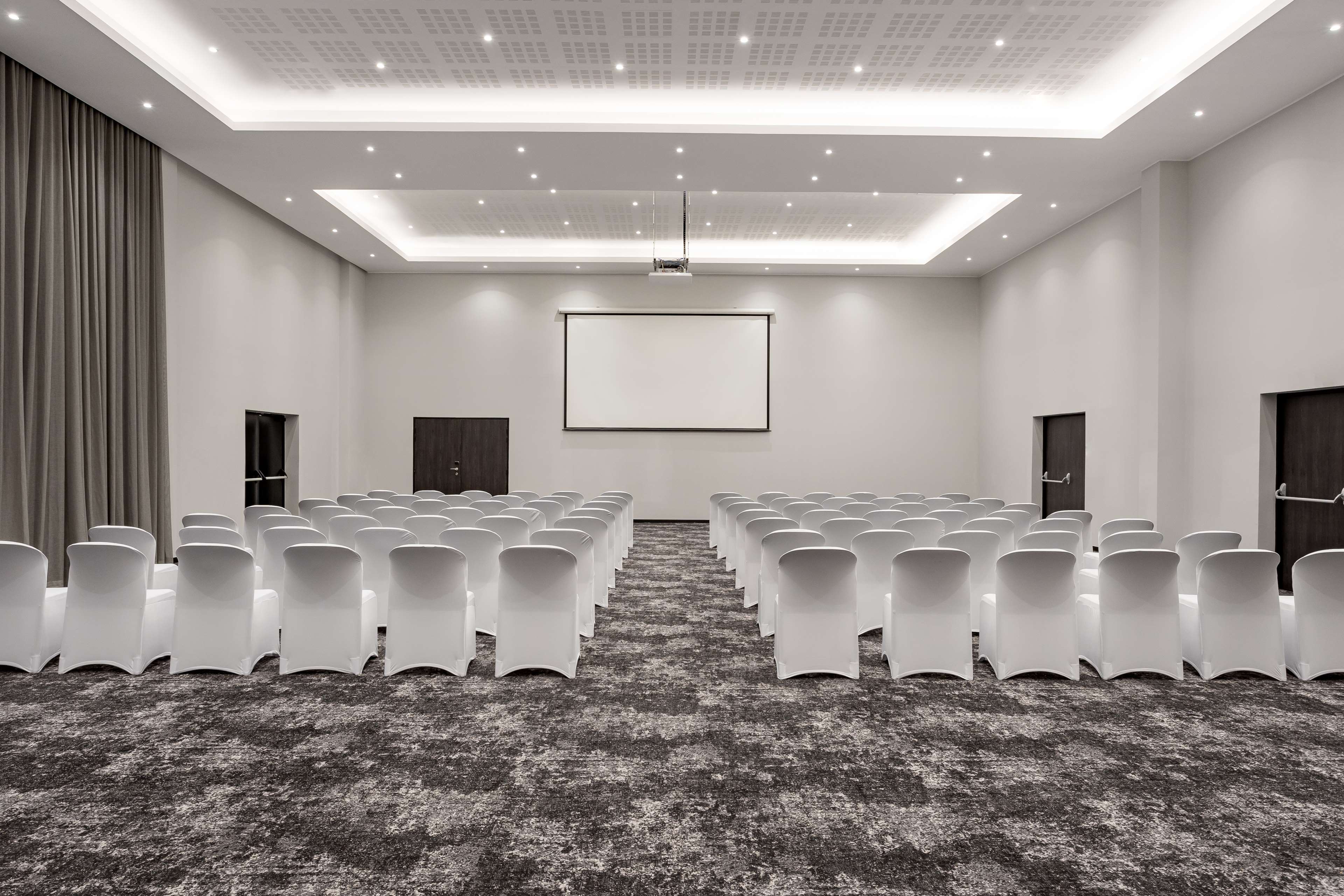 Radisson Blu Hotel, Antananarivo Waterfront