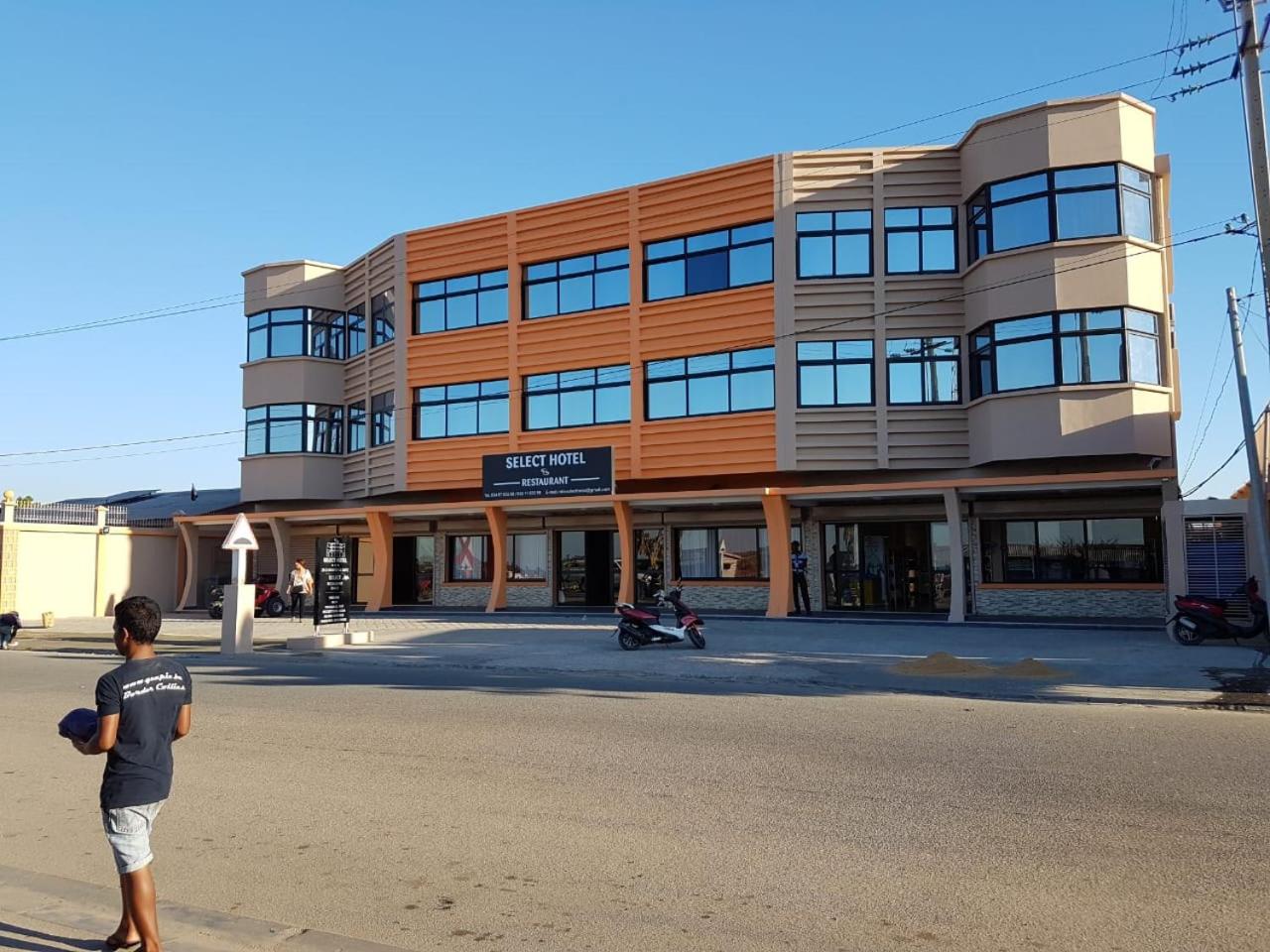 Select Hotel