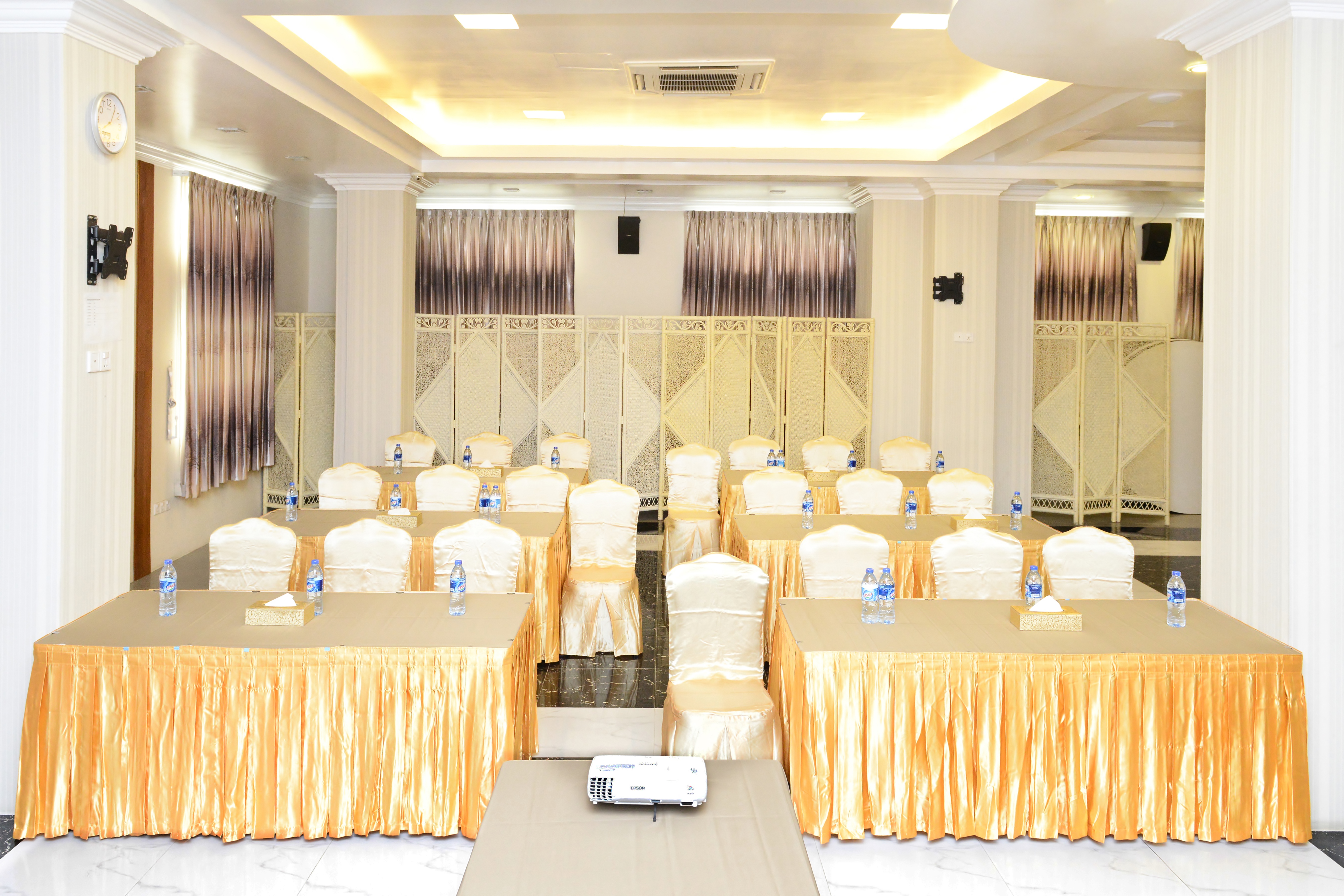 Grand United Ahlone