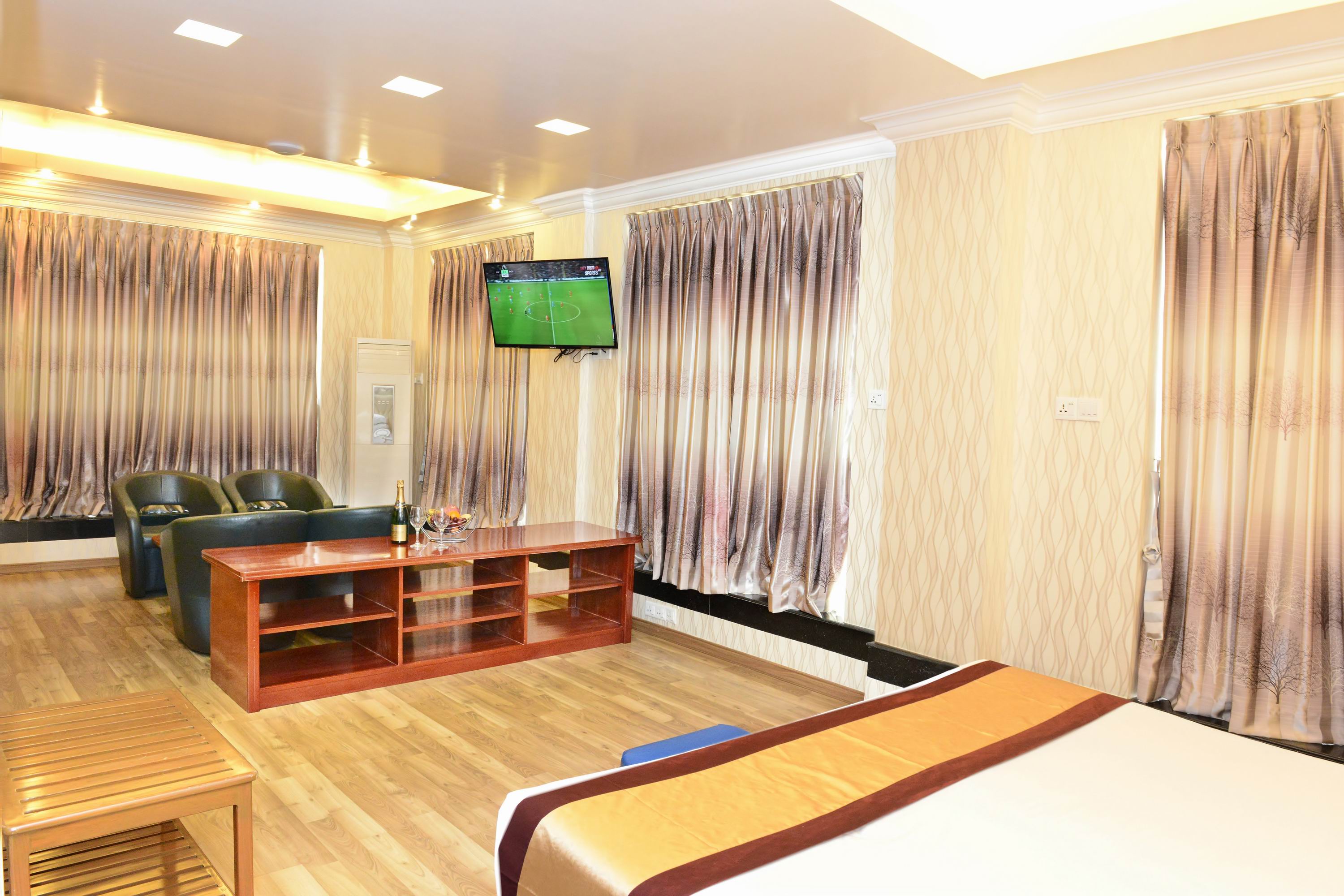 Grand United Ahlone