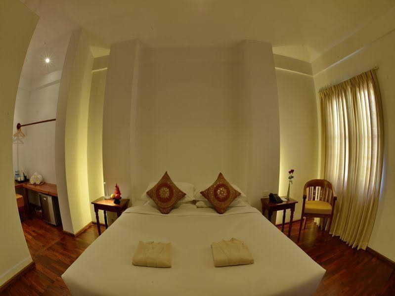 Oasis Hotel