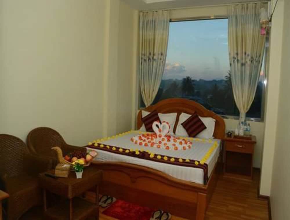 Golden Hill Kayah Hotel
