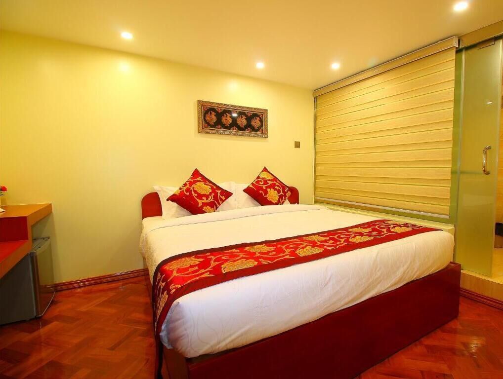 Diamonds Inn