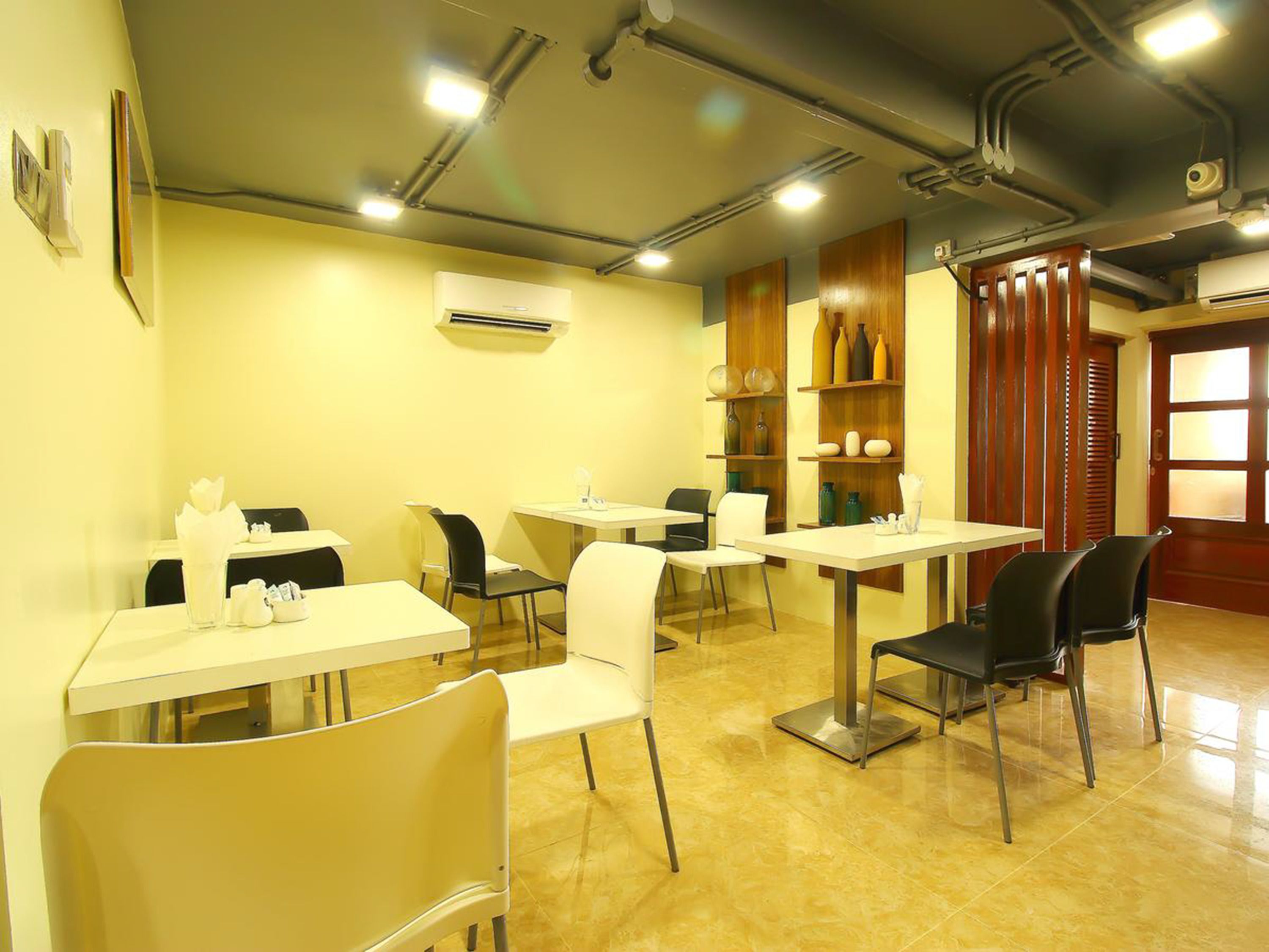 Diamonds Inn