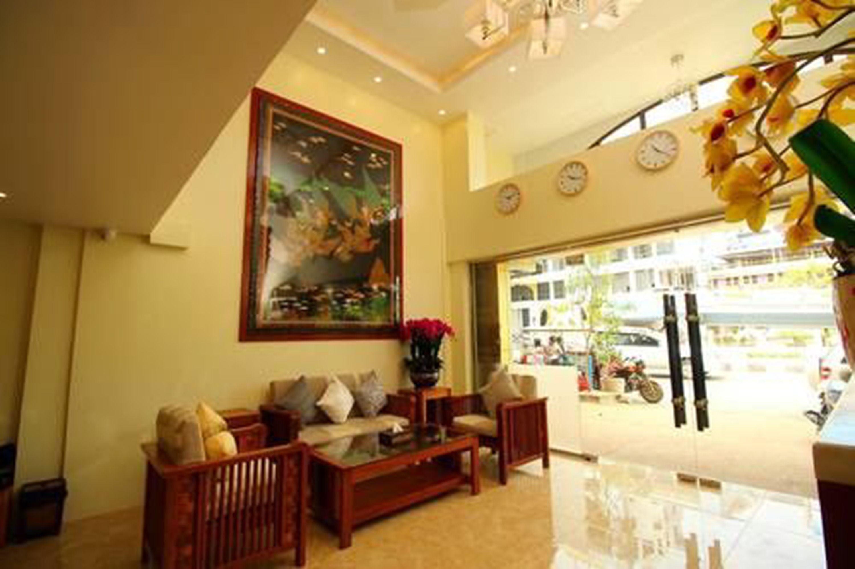 Diamonds Inn