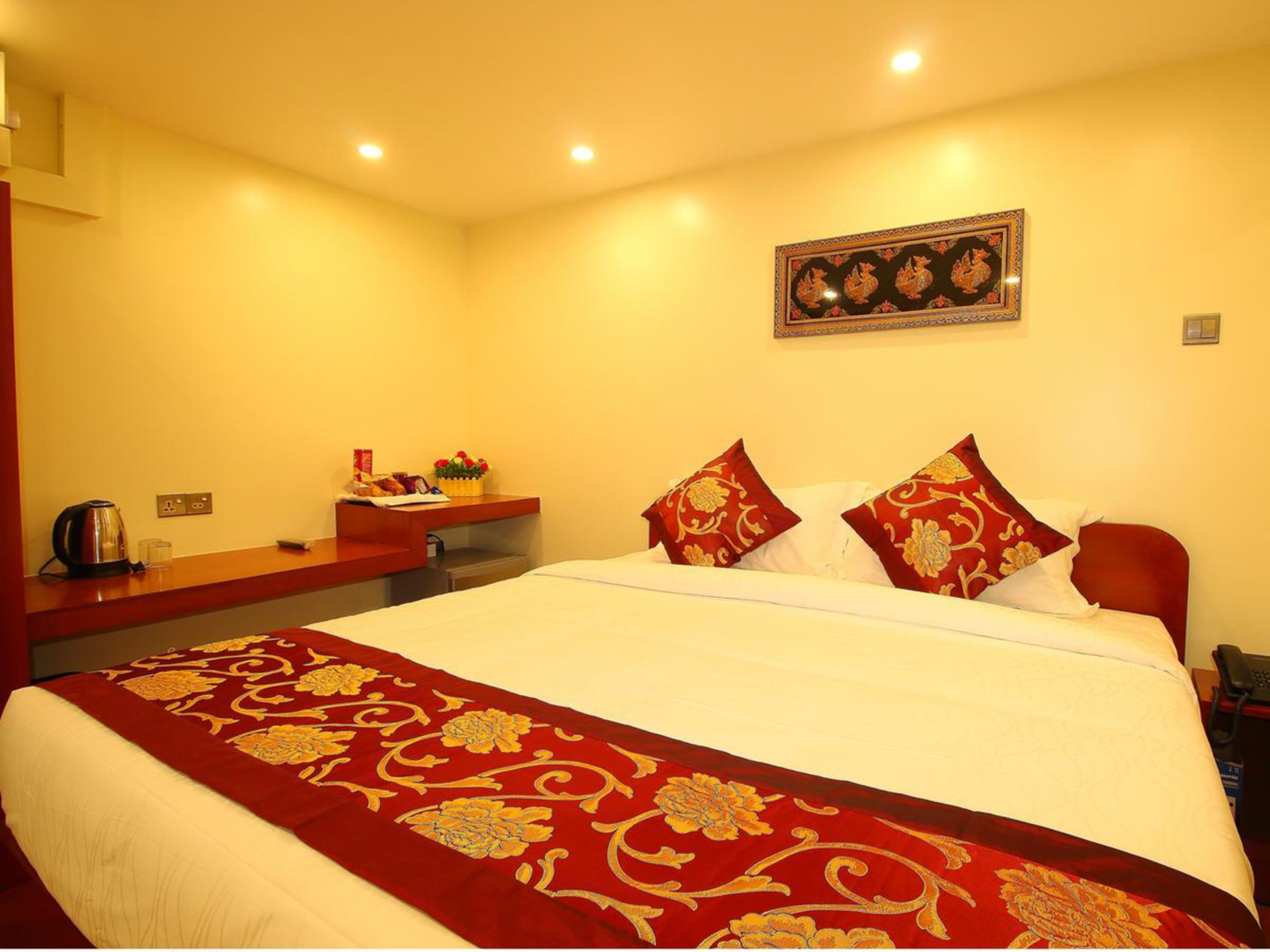 Diamonds Inn