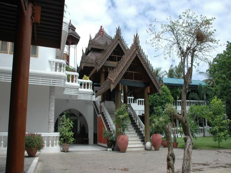 Emerald Land Inn Hotel
