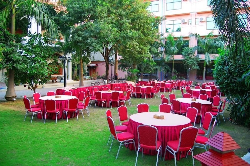 Golden Country Hotel