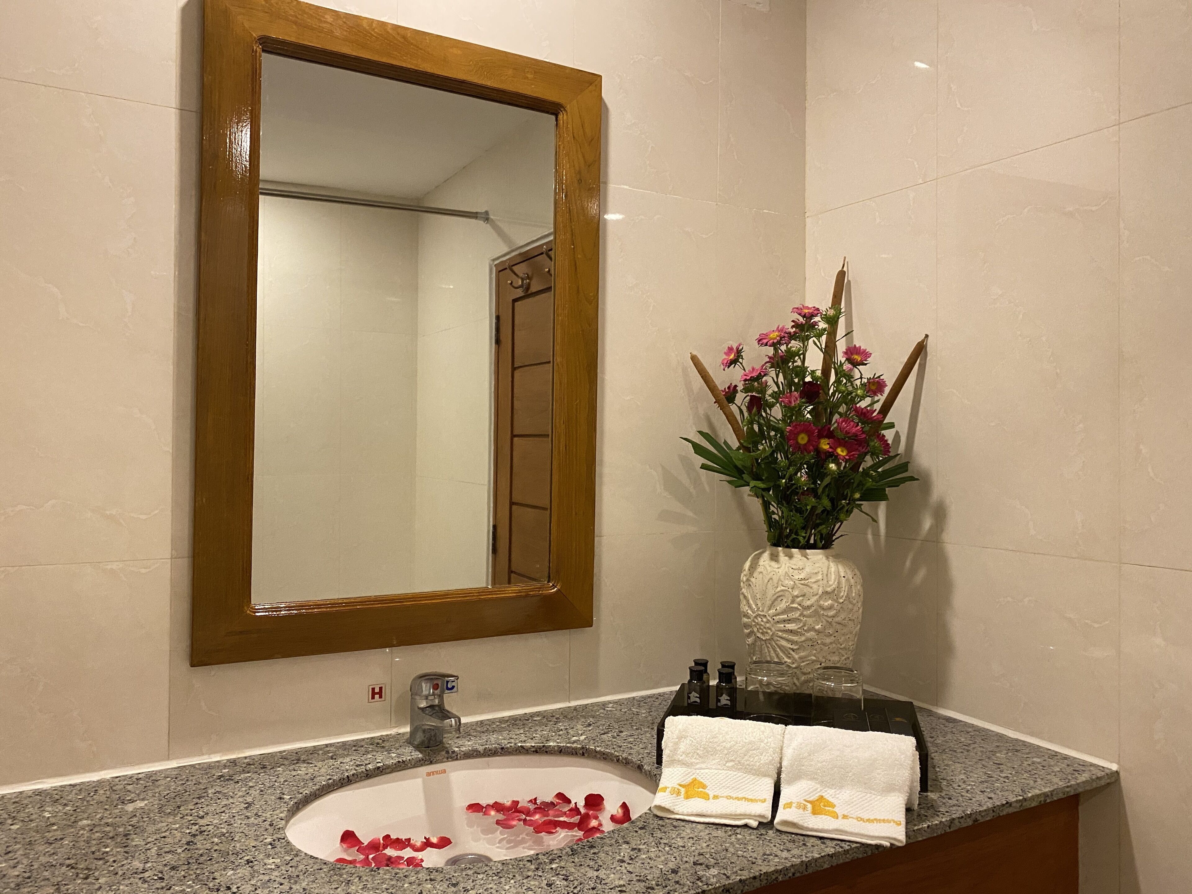 Golden Country Hotel