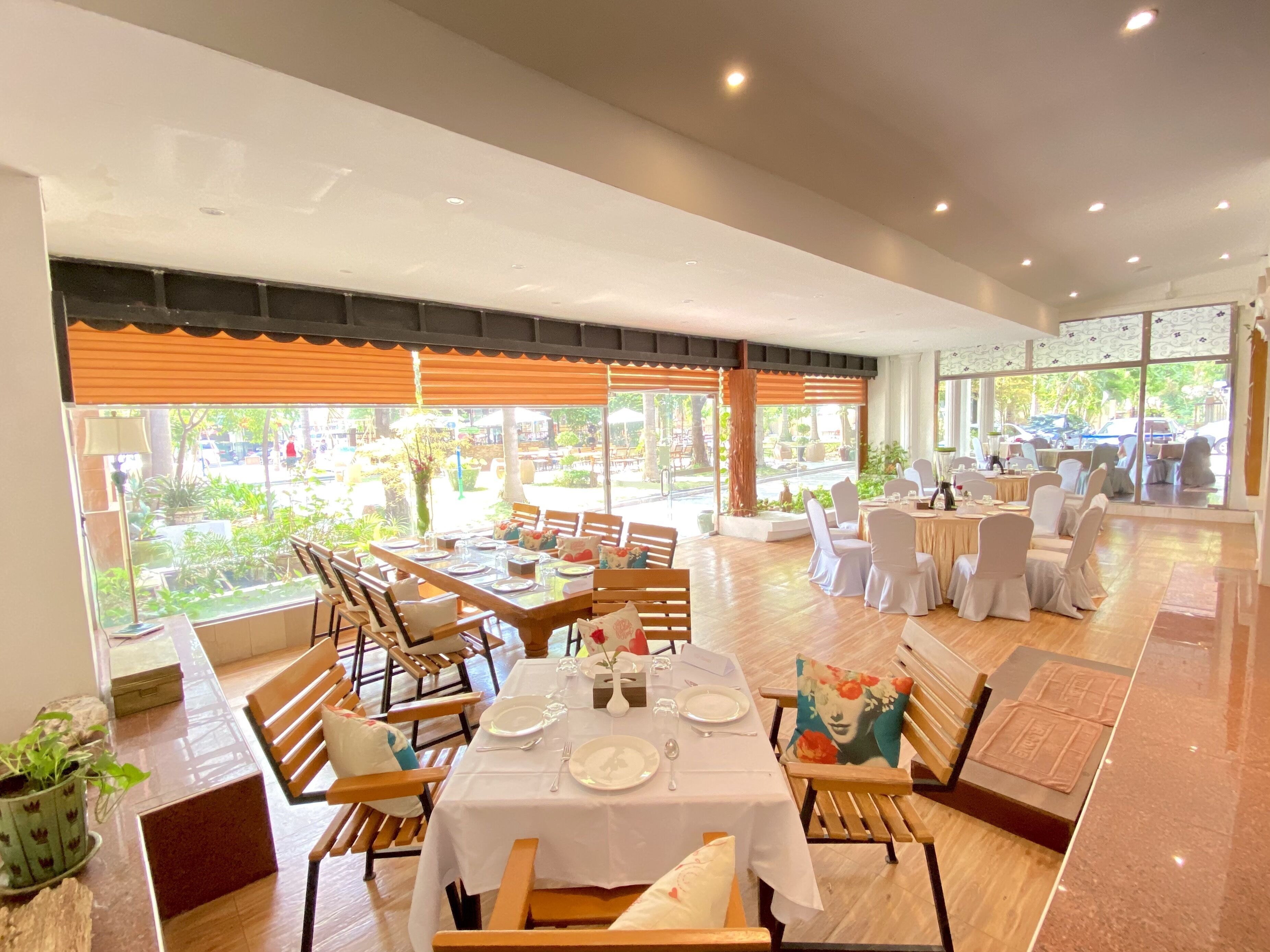 Golden Country Hotel