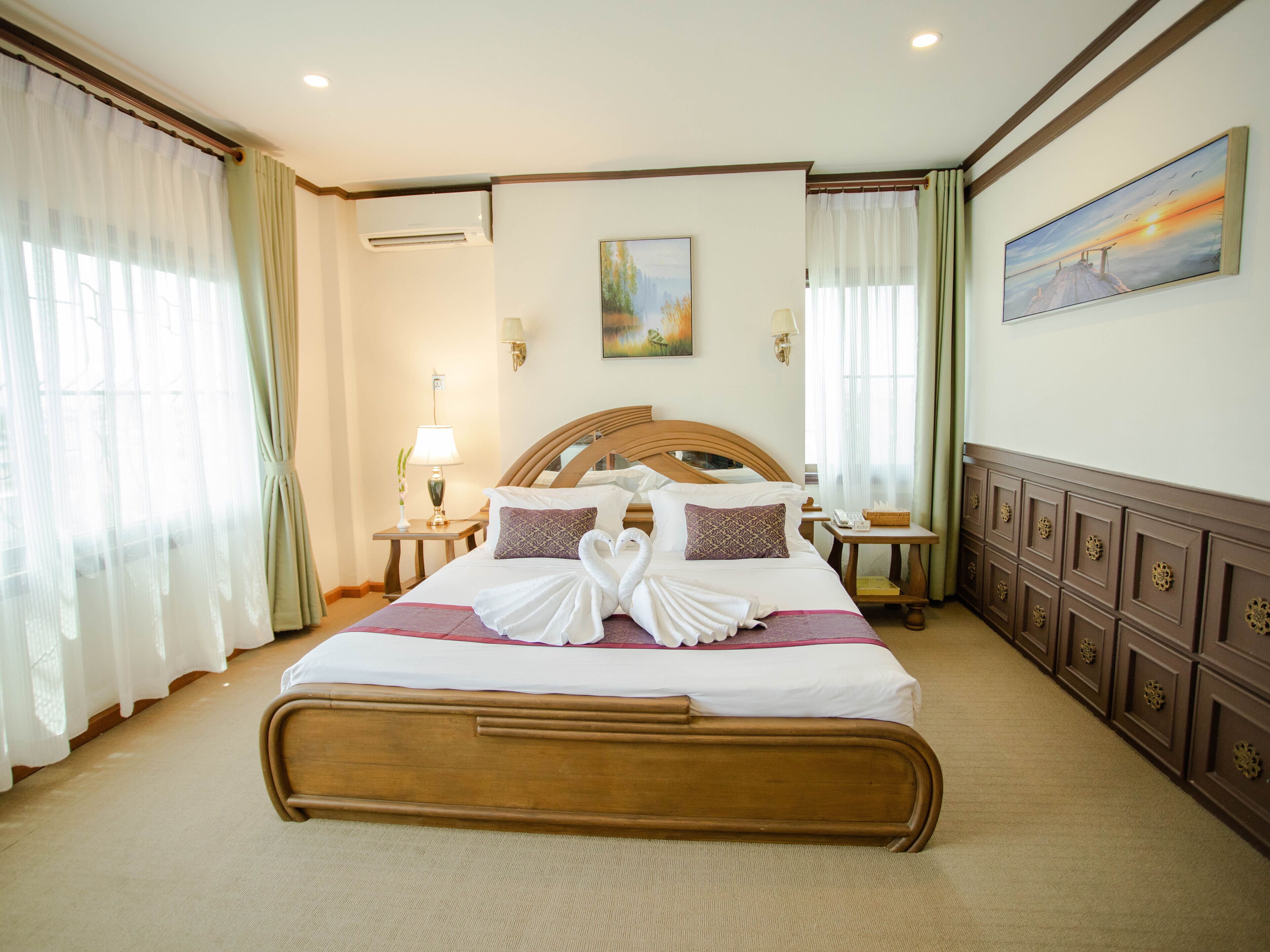 Golden Country Hotel