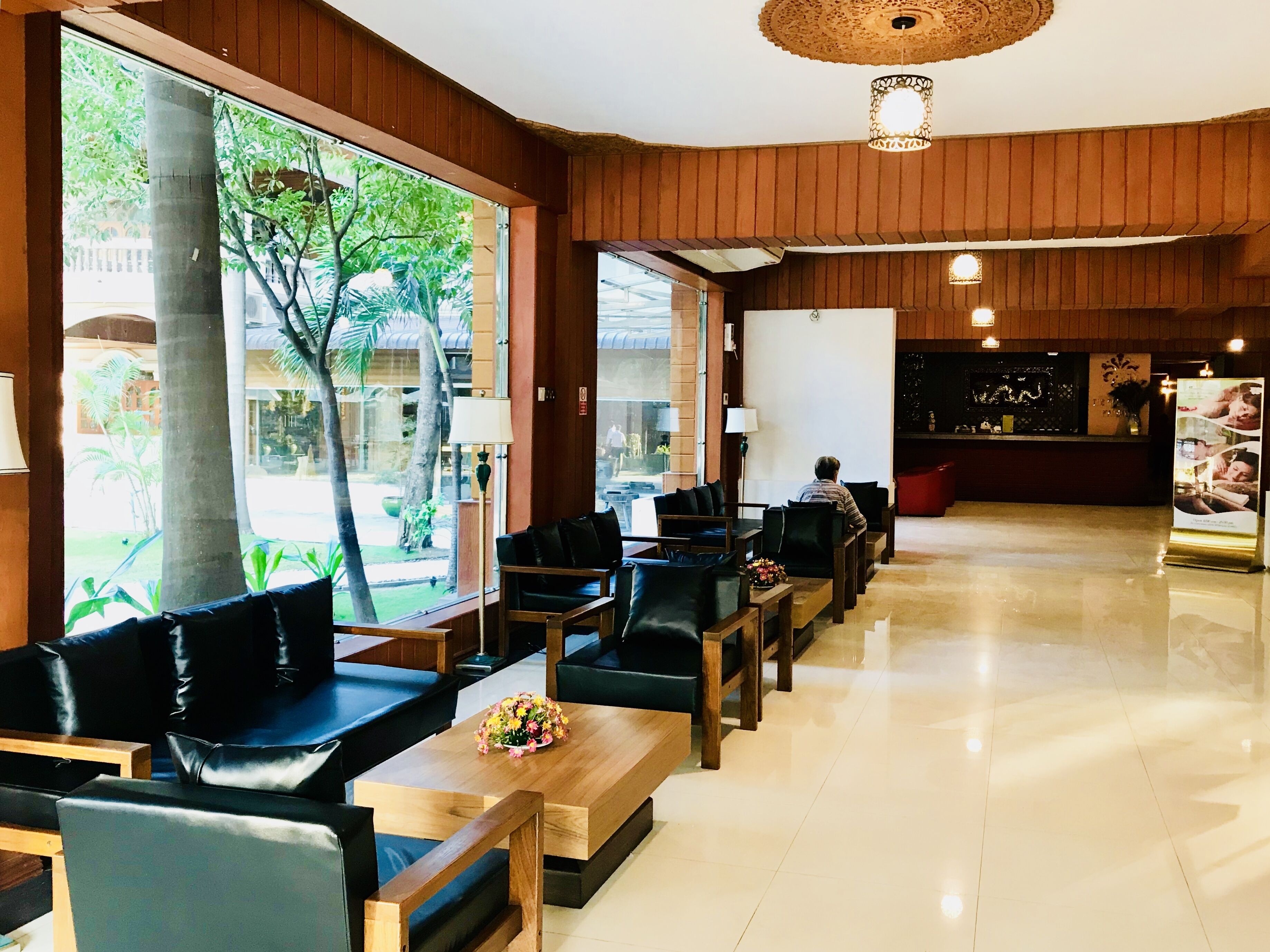 Golden Country Hotel