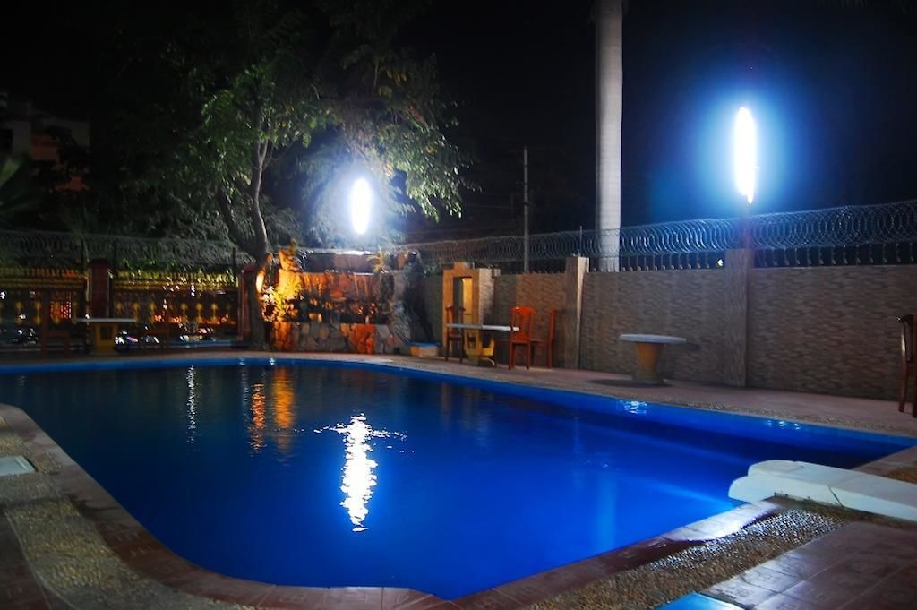 Golden Country Hotel