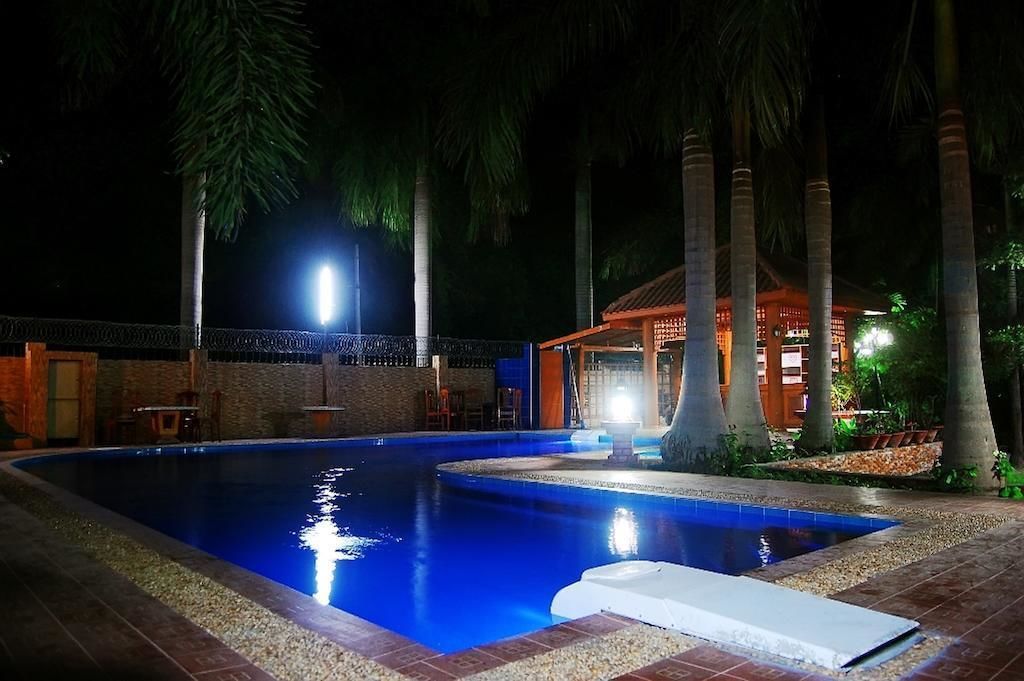 Golden Country Hotel