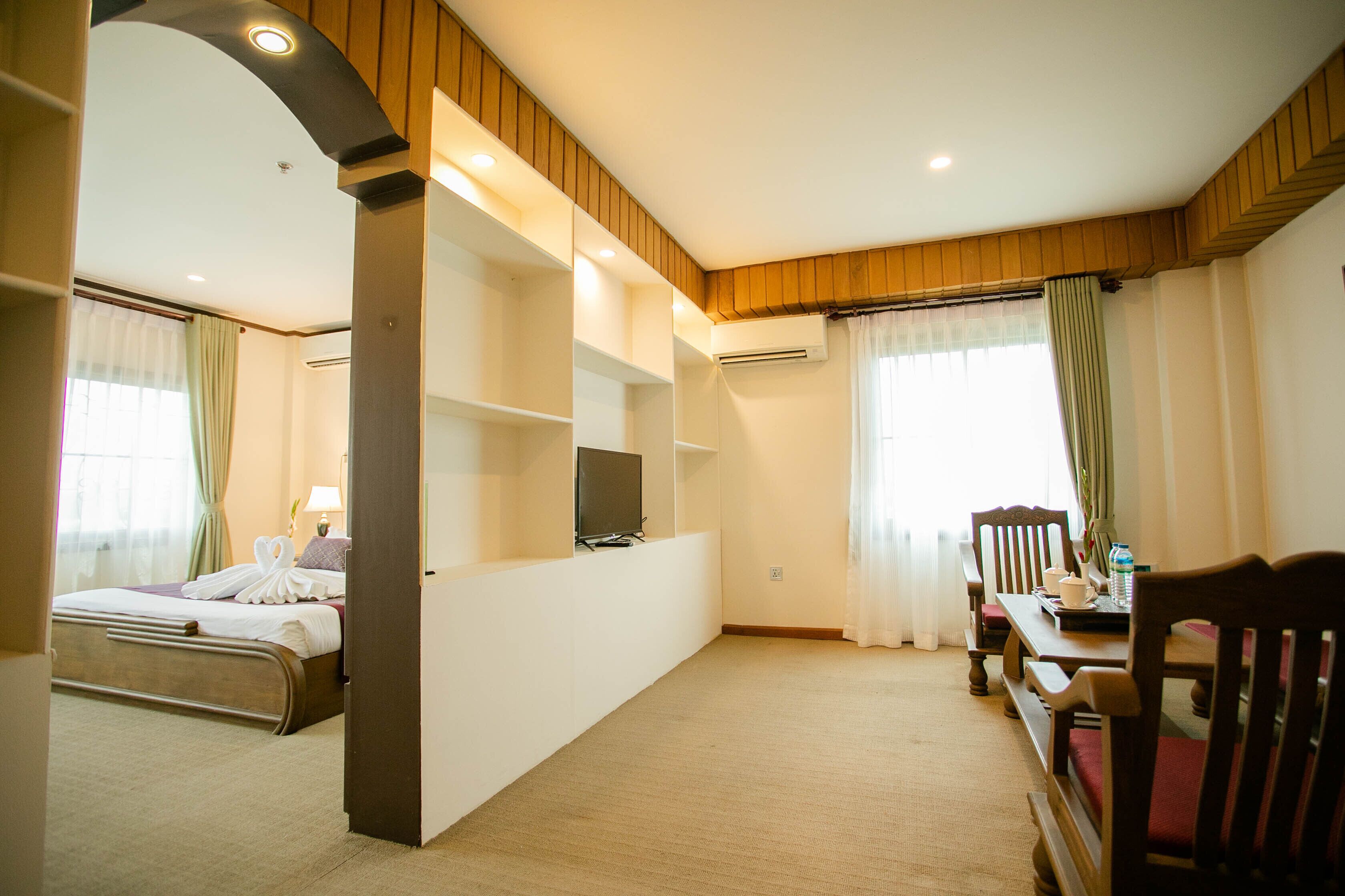 Golden Country Hotel
