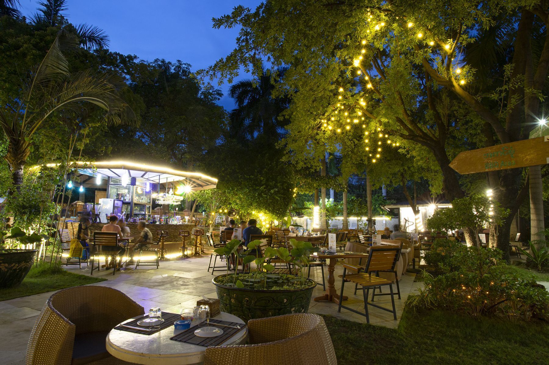 Golden Country Hotel