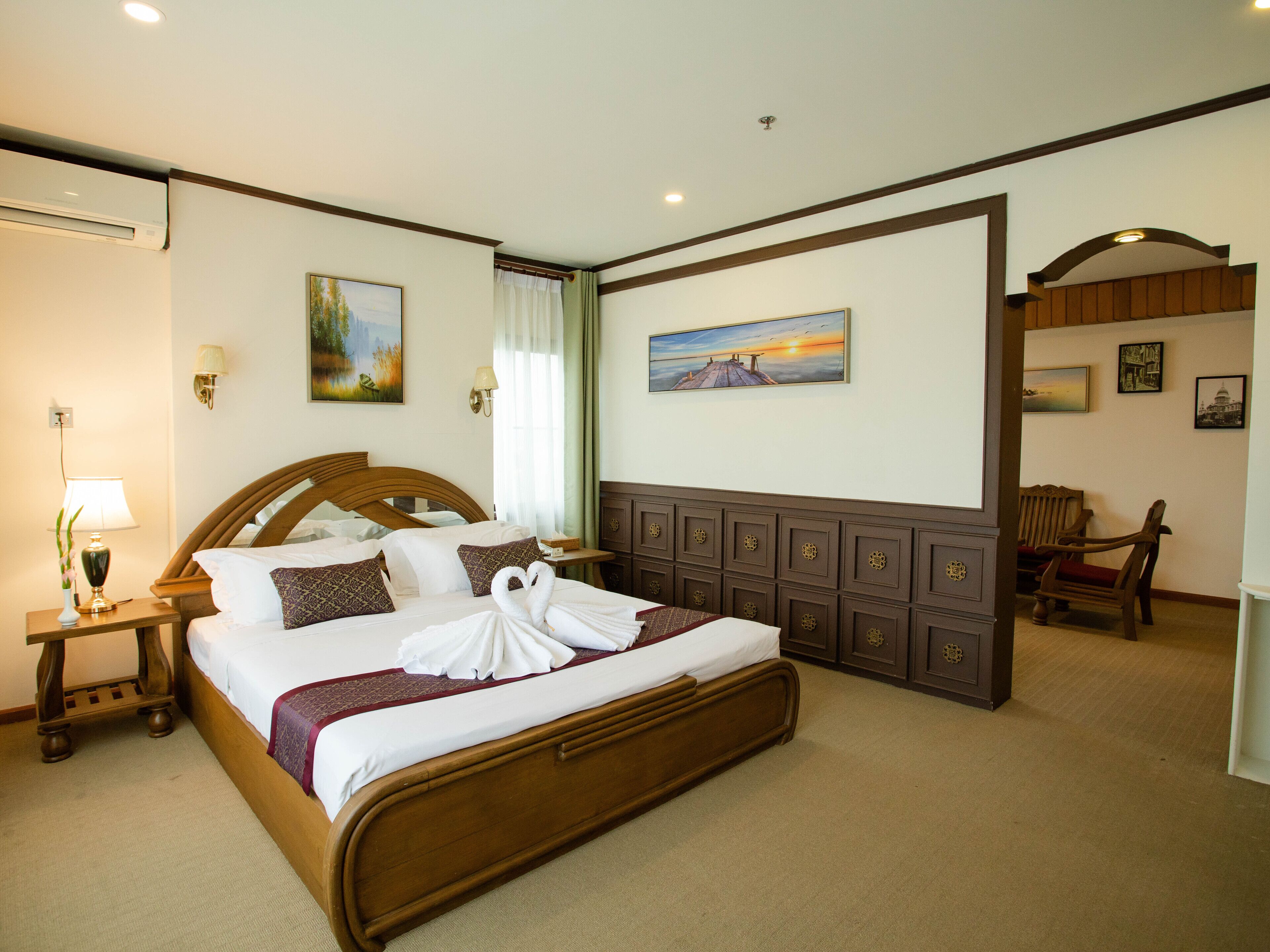 Golden Country Hotel
