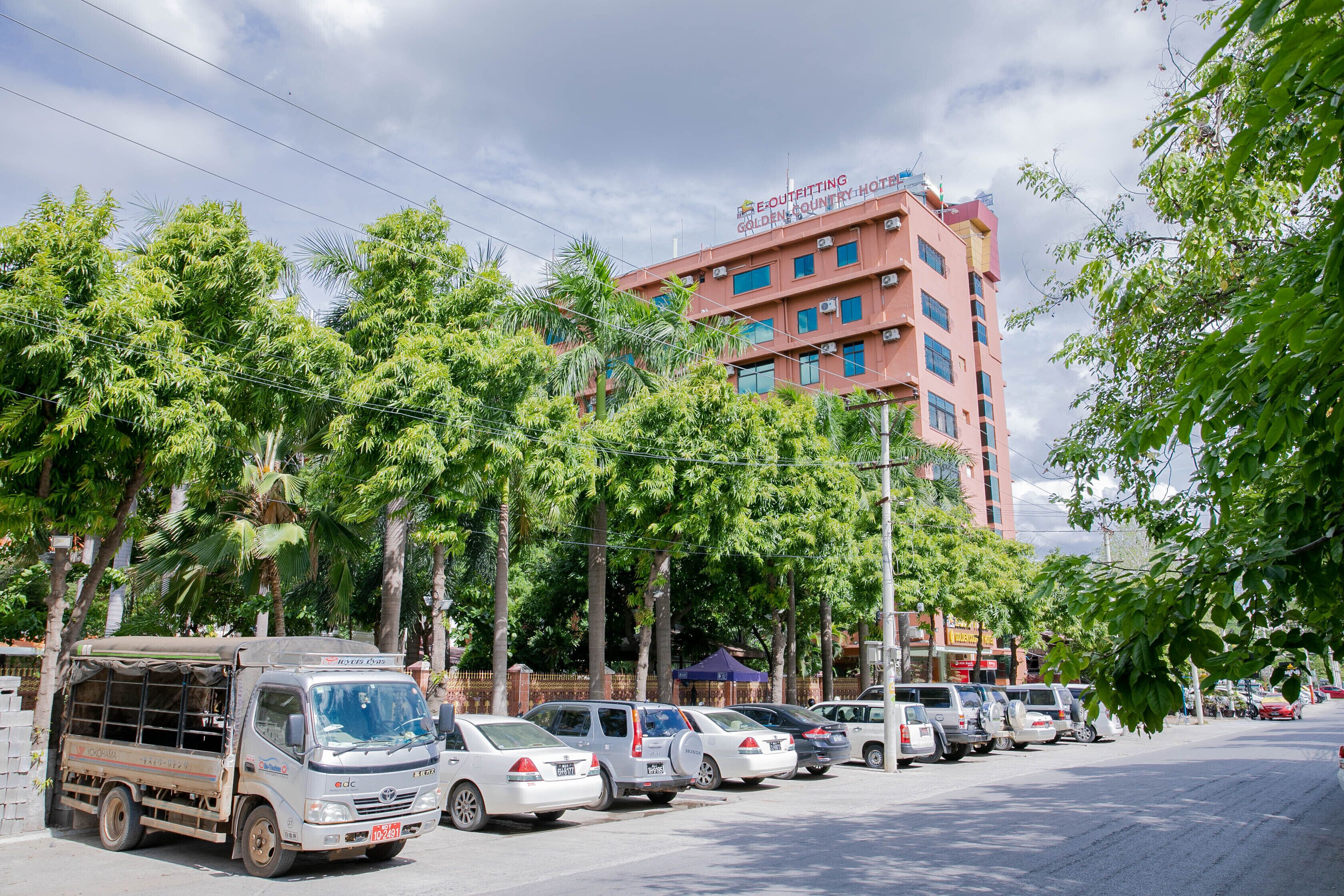 Golden Country Hotel