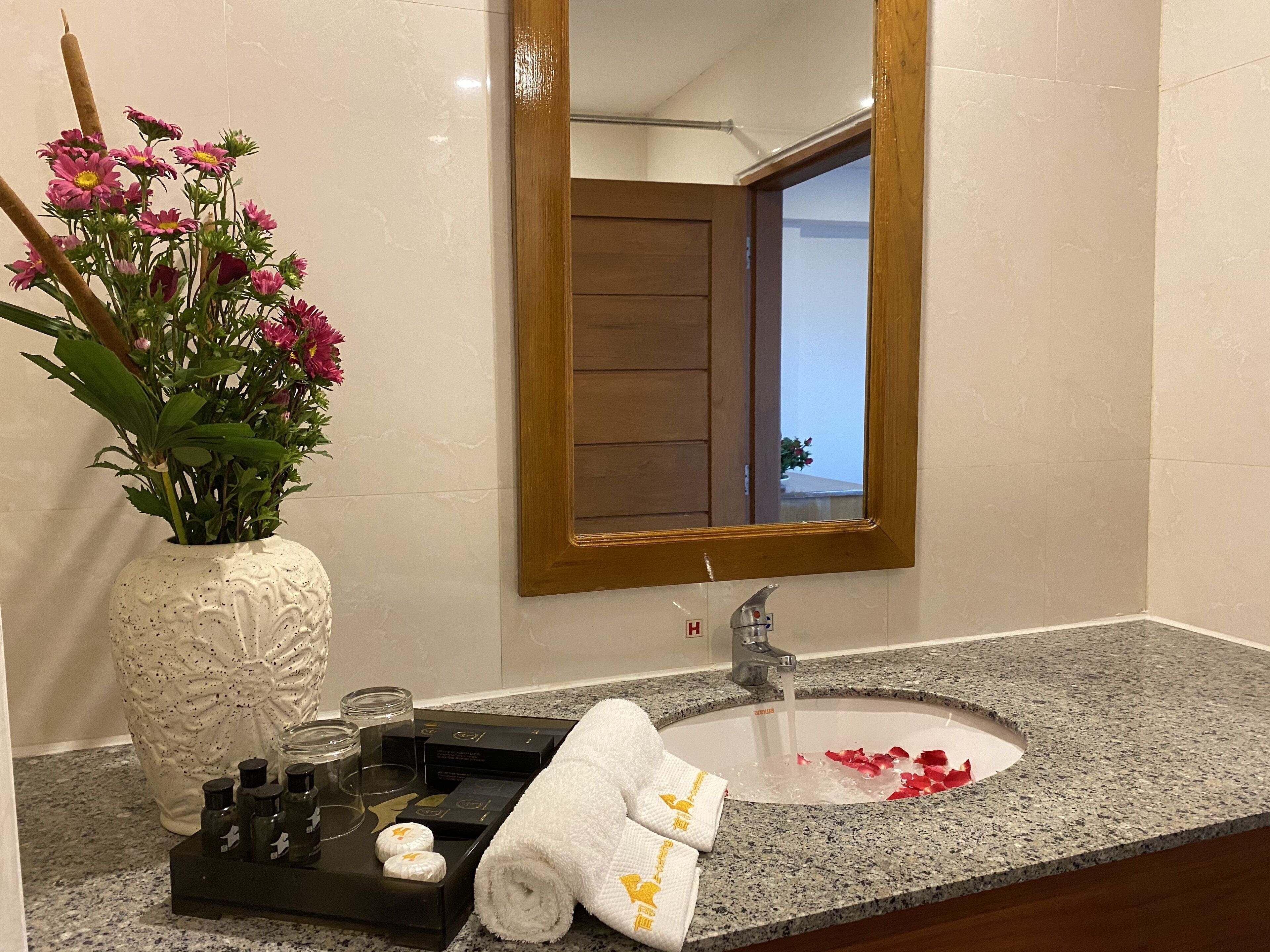 Golden Country Hotel